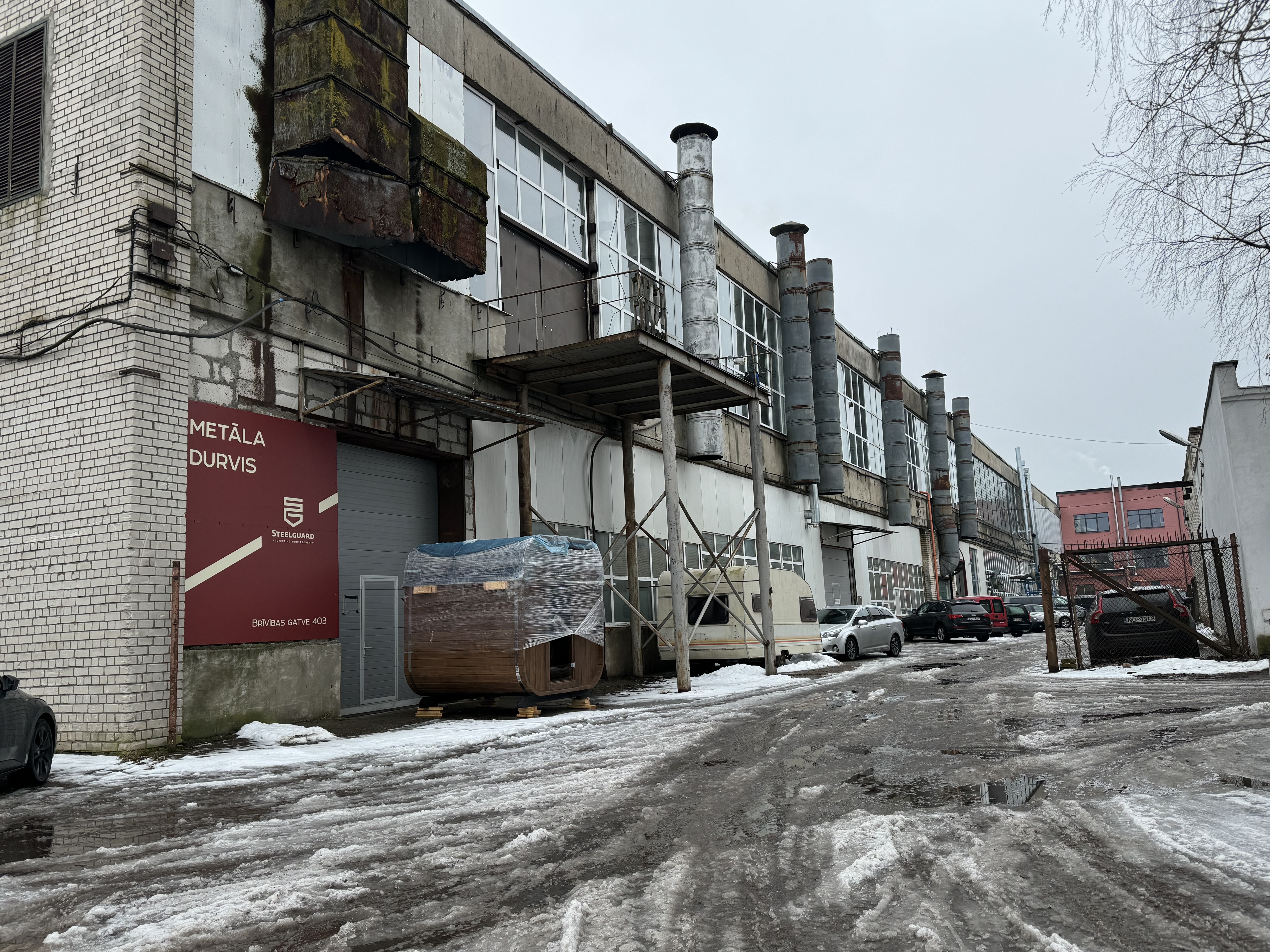 Iznomā noliktavu, Brīvības gatve iela - Attēls 1