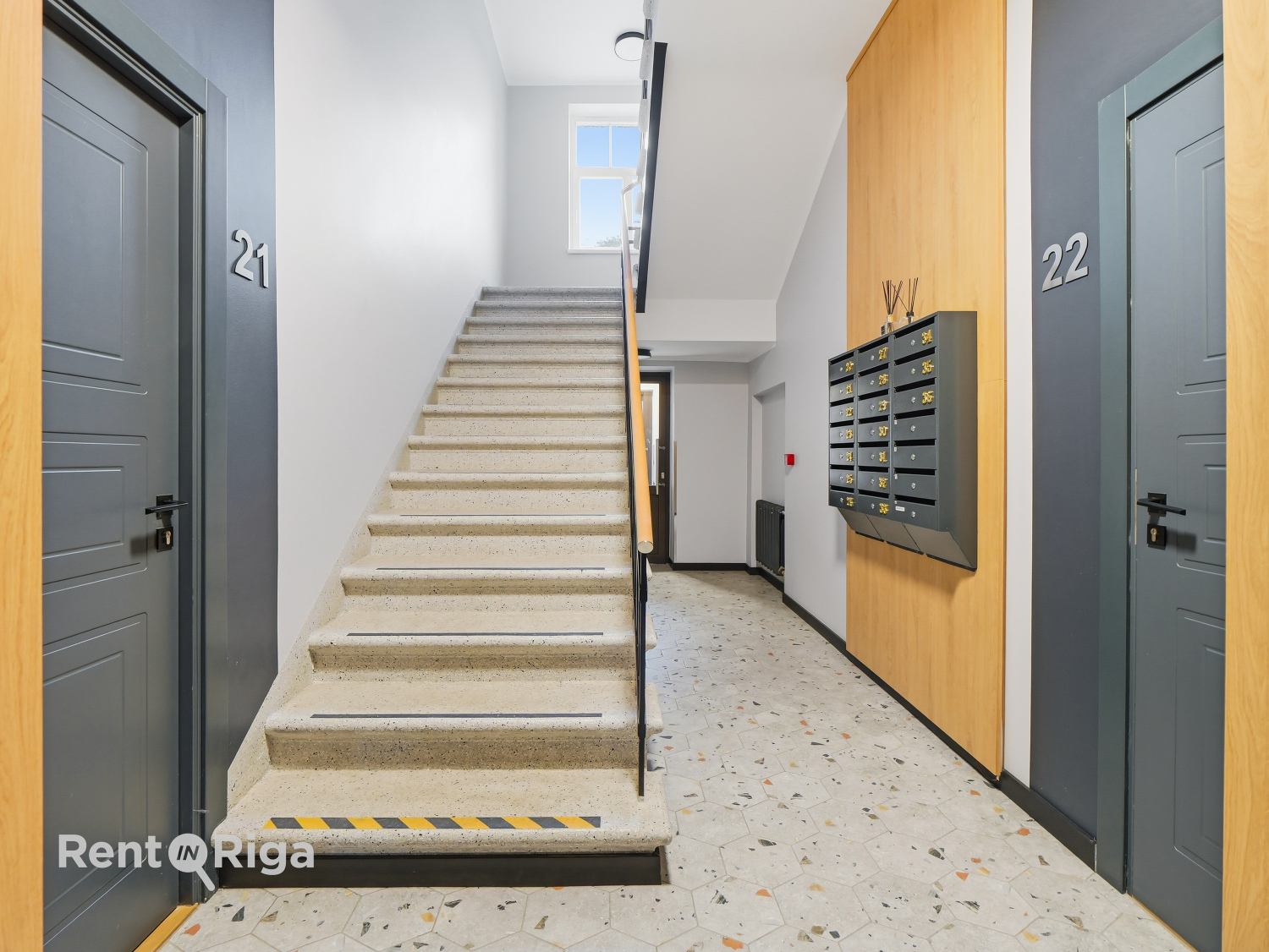 Pārdod dzīvokli, Mazā Nometņu iela 24 - Attēls 1