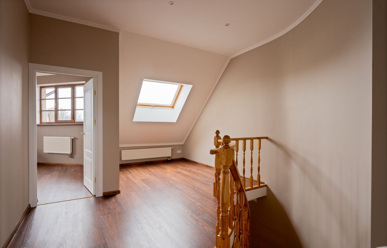 Pārdod māju, Rožu iela - Attēls 1