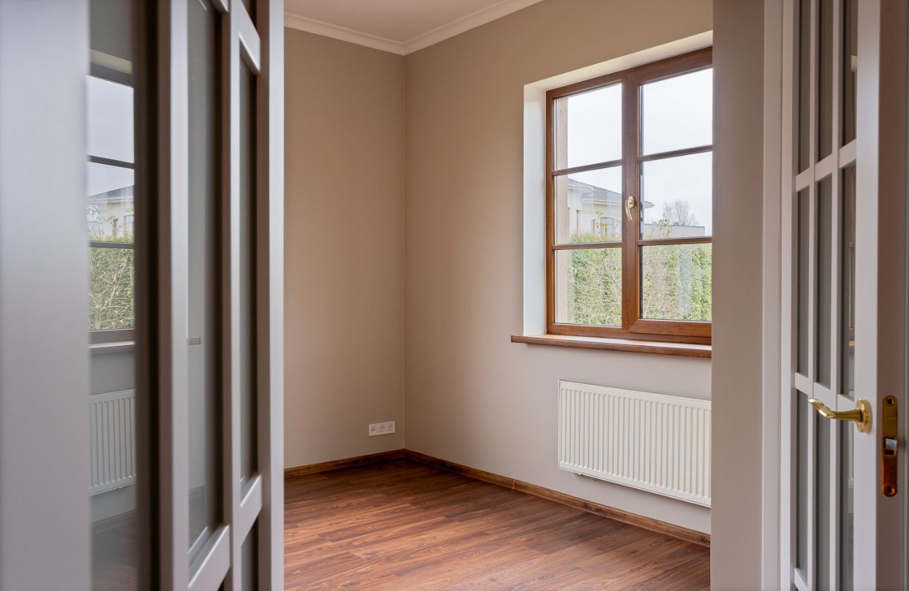 Pārdod māju, Rožu iela - Attēls 1