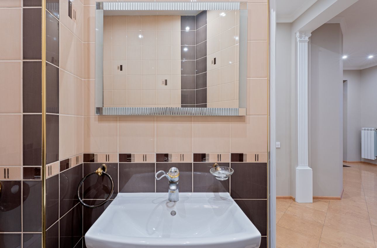 Pārdod māju, Rožu iela - Attēls 1