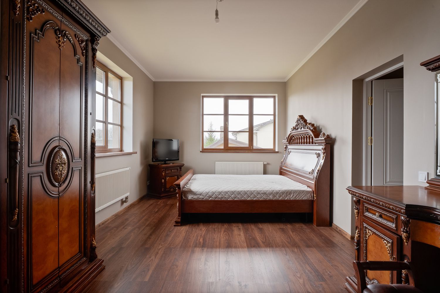 Pārdod māju, Rožu iela - Attēls 1