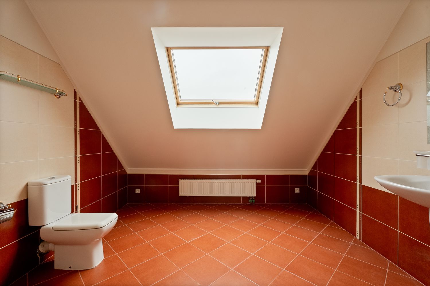 Pārdod māju, Rožu iela - Attēls 1