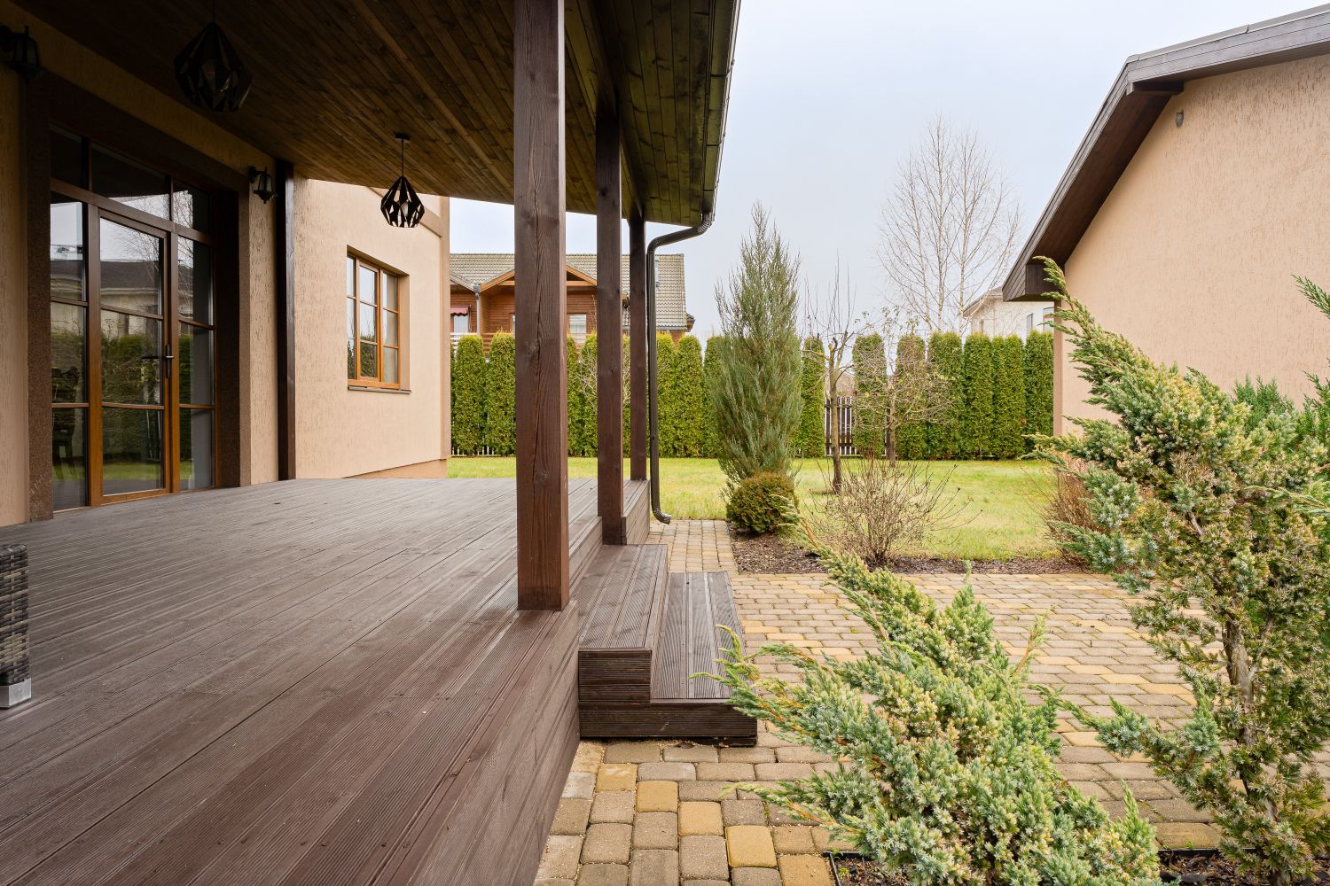 Pārdod māju, Rožu iela - Attēls 1