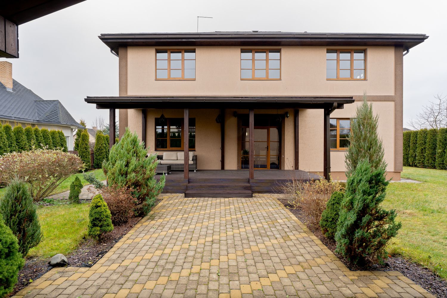 Pārdod māju, Rožu iela - Attēls 1