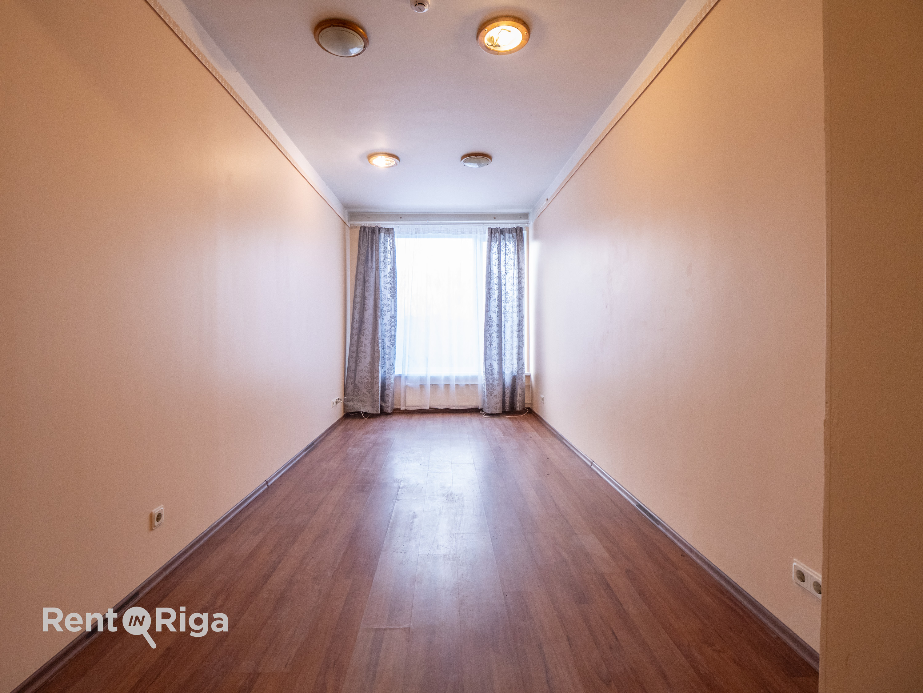 Pārdod biroju, Baltā iela - Attēls 1