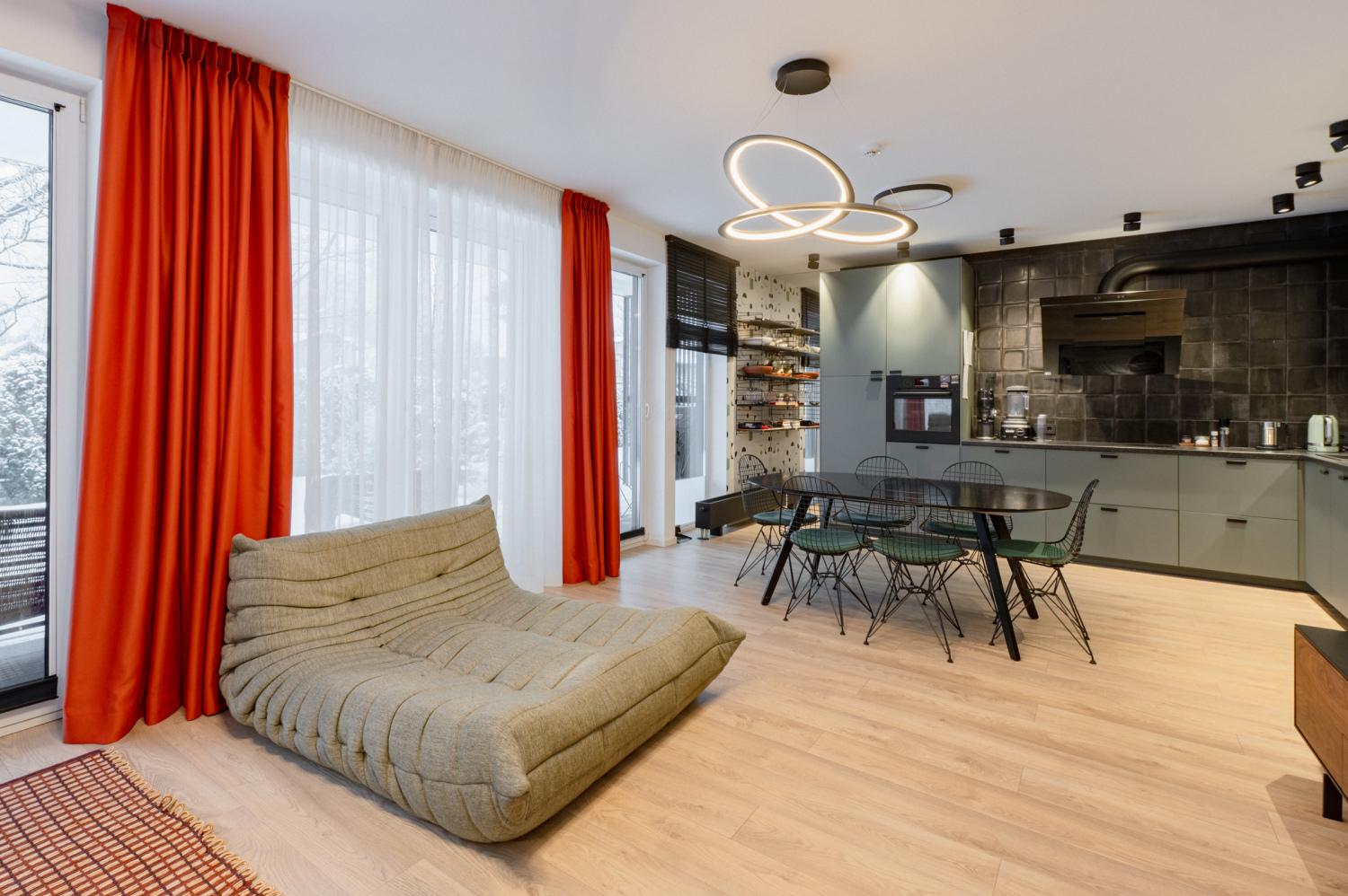 Izīrē māju, Mellužu prospekts iela - Attēls 1