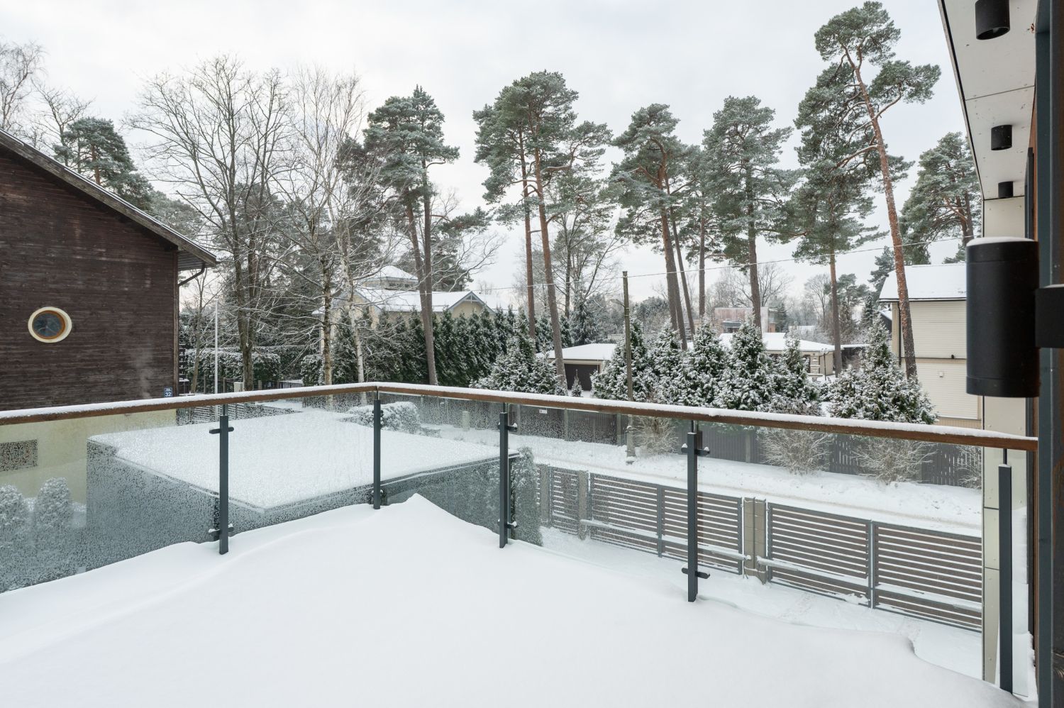 Izīrē māju, Mellužu prospekts iela - Attēls 1