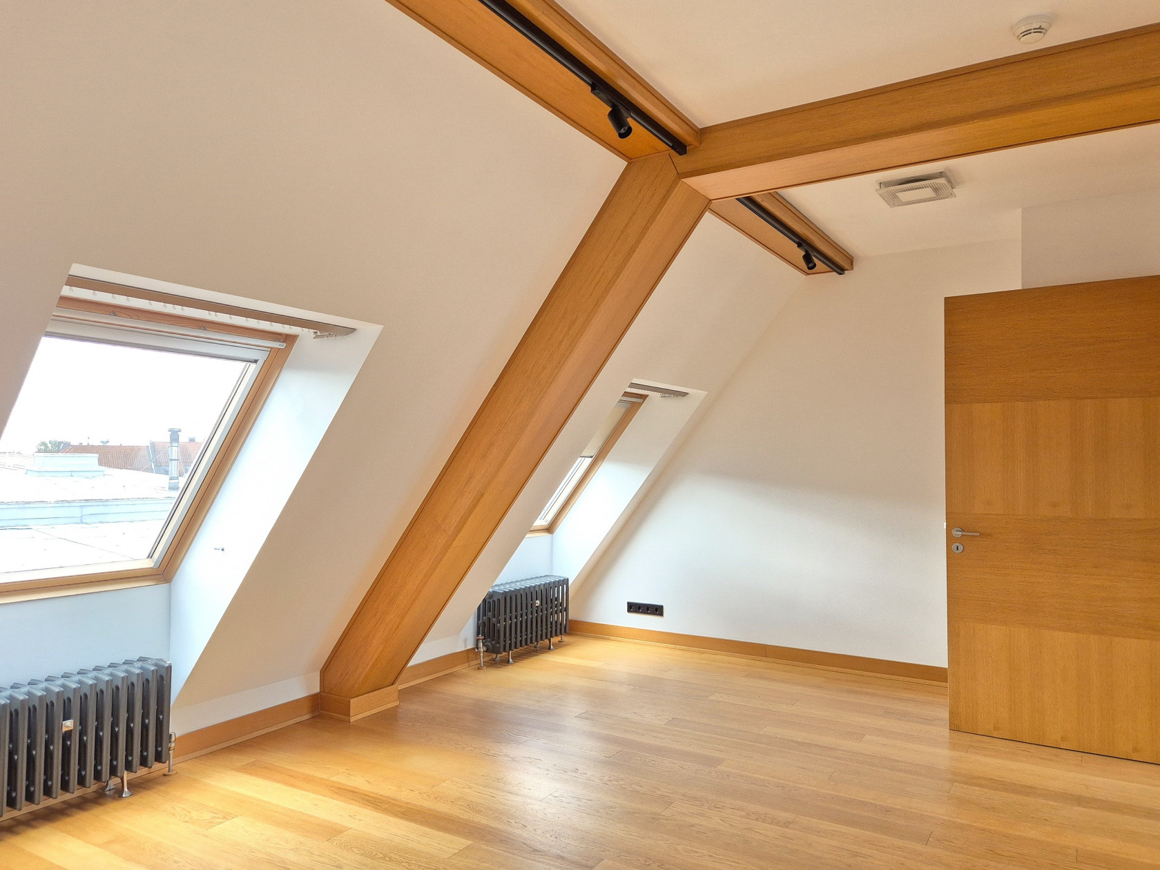 Pārdod dzīvokli, Teātra iela 2 - Attēls 1