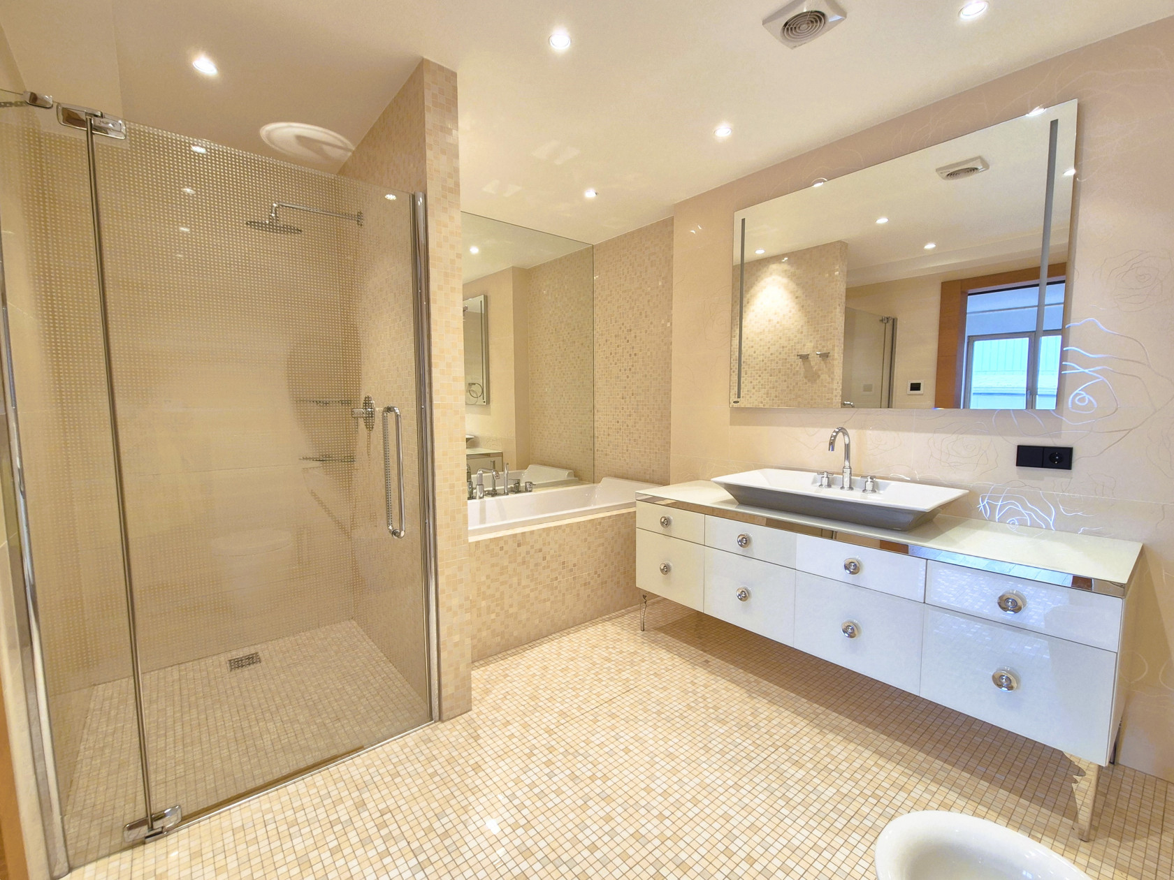 Pārdod dzīvokli, Teātra iela 2 - Attēls 1