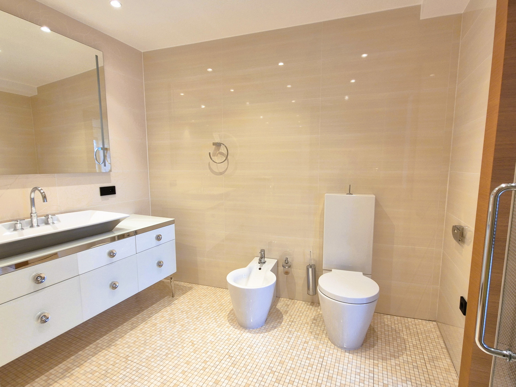 Pārdod dzīvokli, Teātra iela 2 - Attēls 1