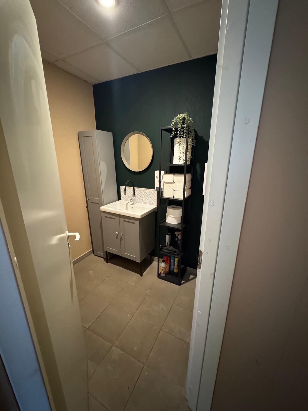 Iznomā tirdzniecības telpas, Līvzemes iela - Attēls 1