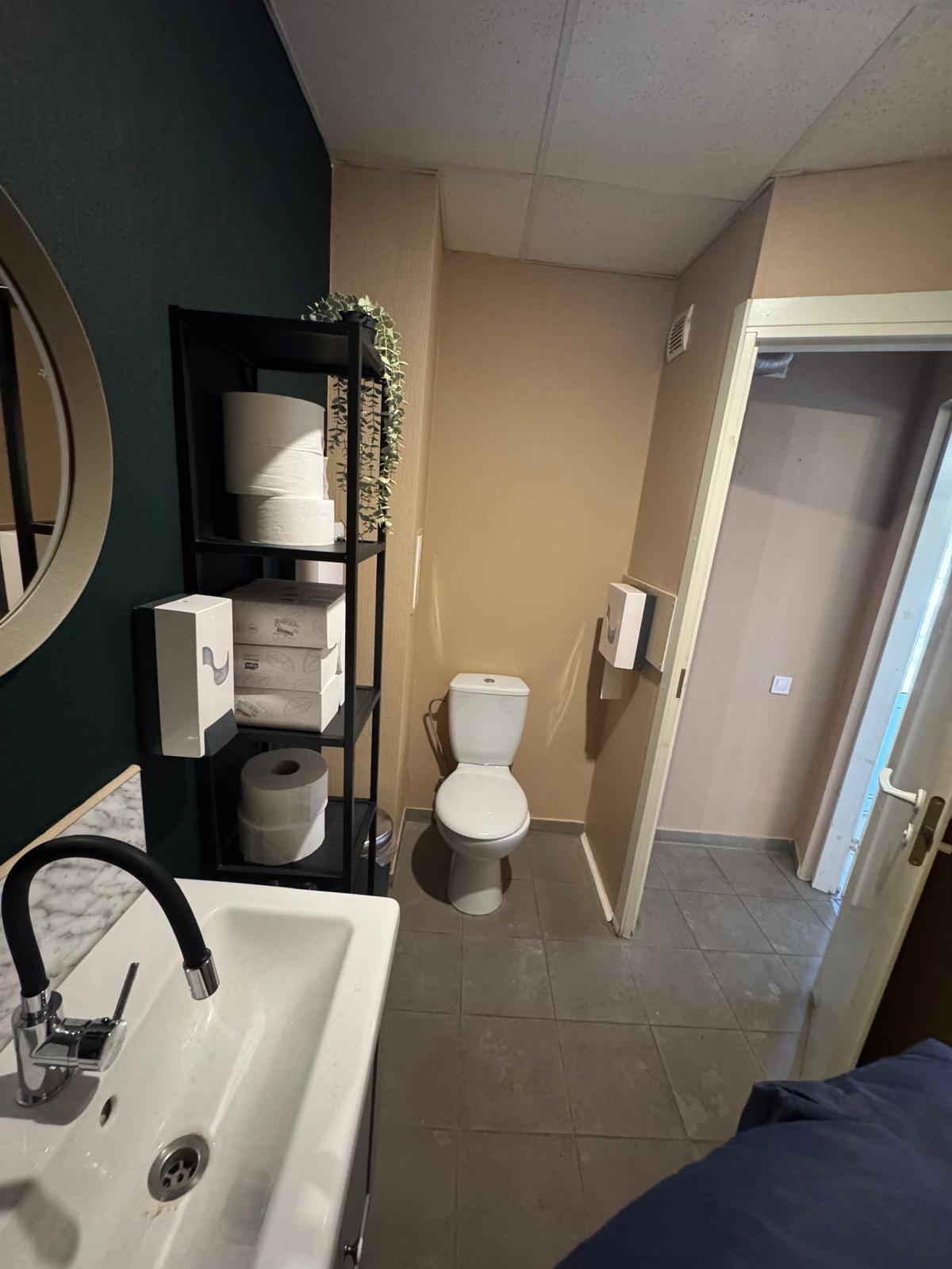 Iznomā tirdzniecības telpas, Līvzemes iela - Attēls 1