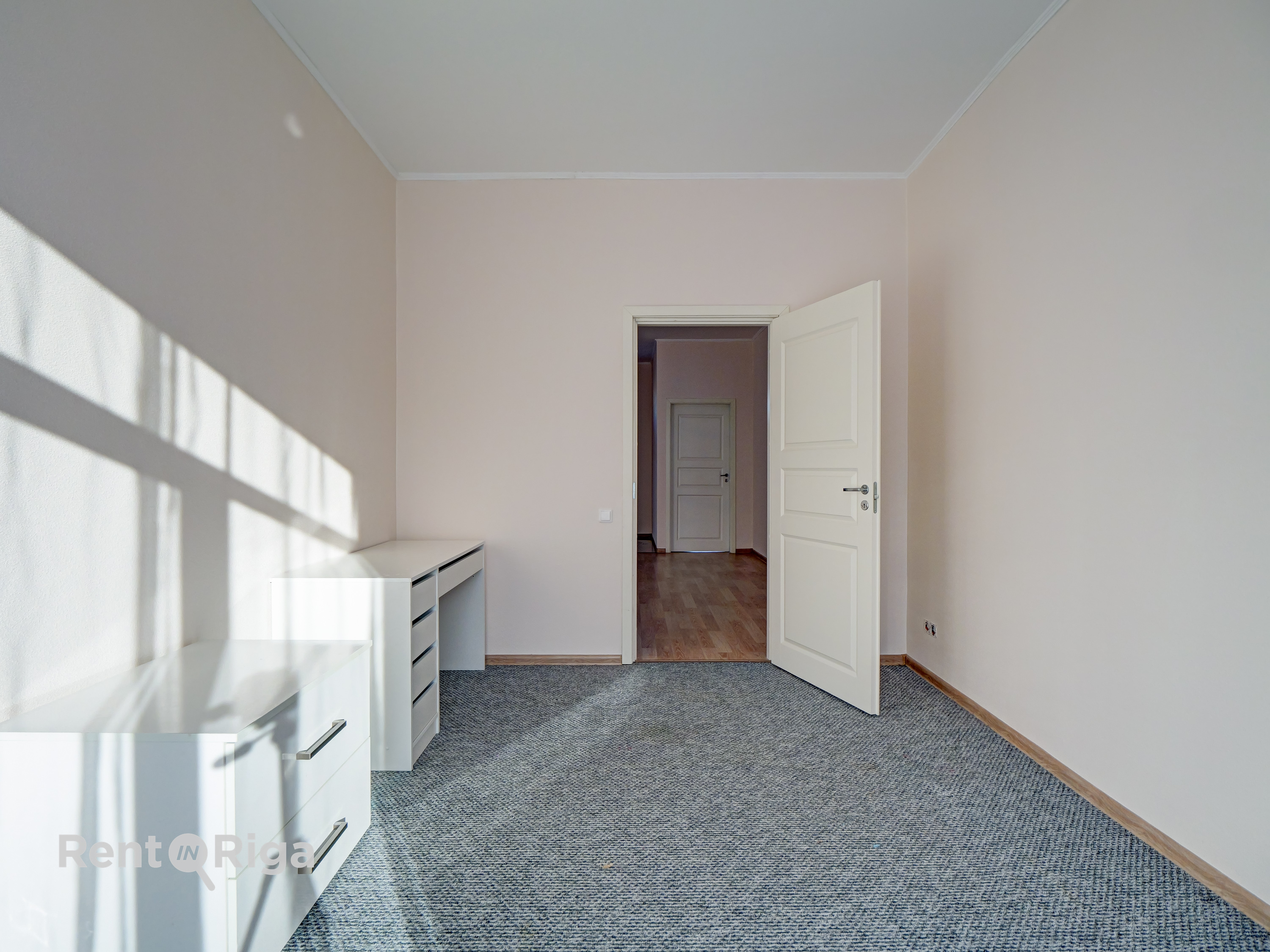 Izīrē māju, Ezera iela - Attēls 1