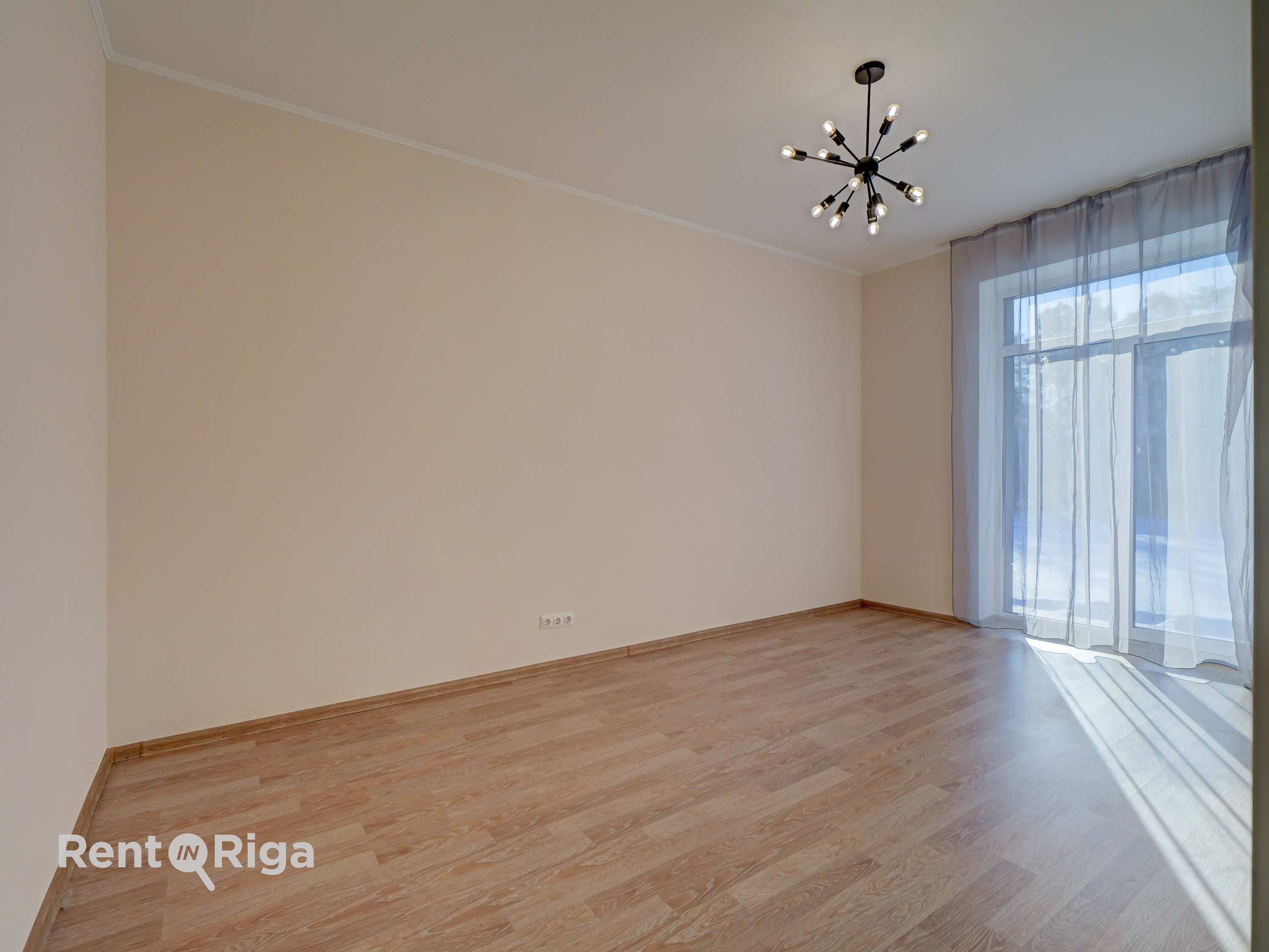 Izīrē māju, Ezera iela - Attēls 1