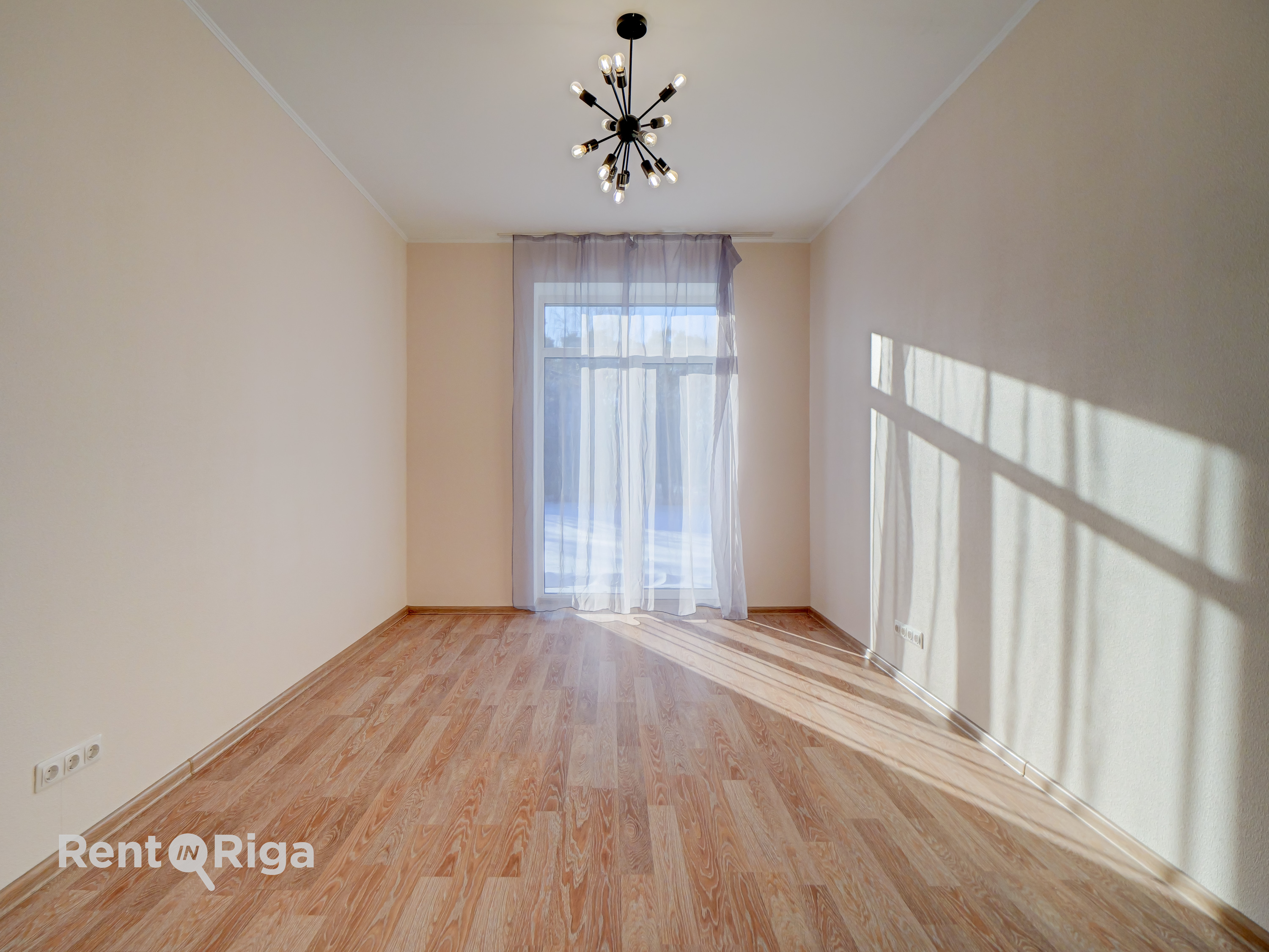 Izīrē māju, Ezera iela - Attēls 1