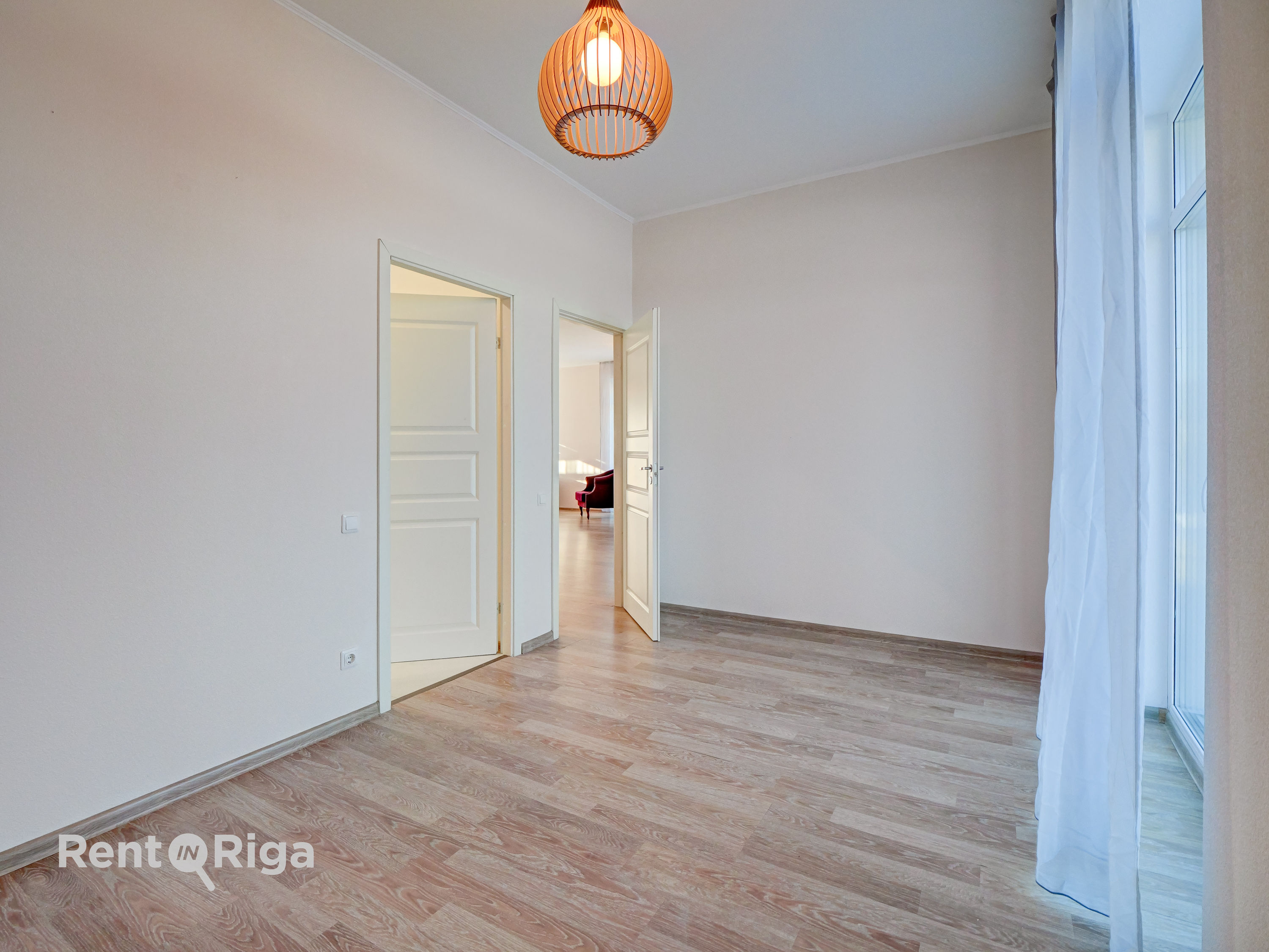 Izīrē māju, Ezera iela - Attēls 1