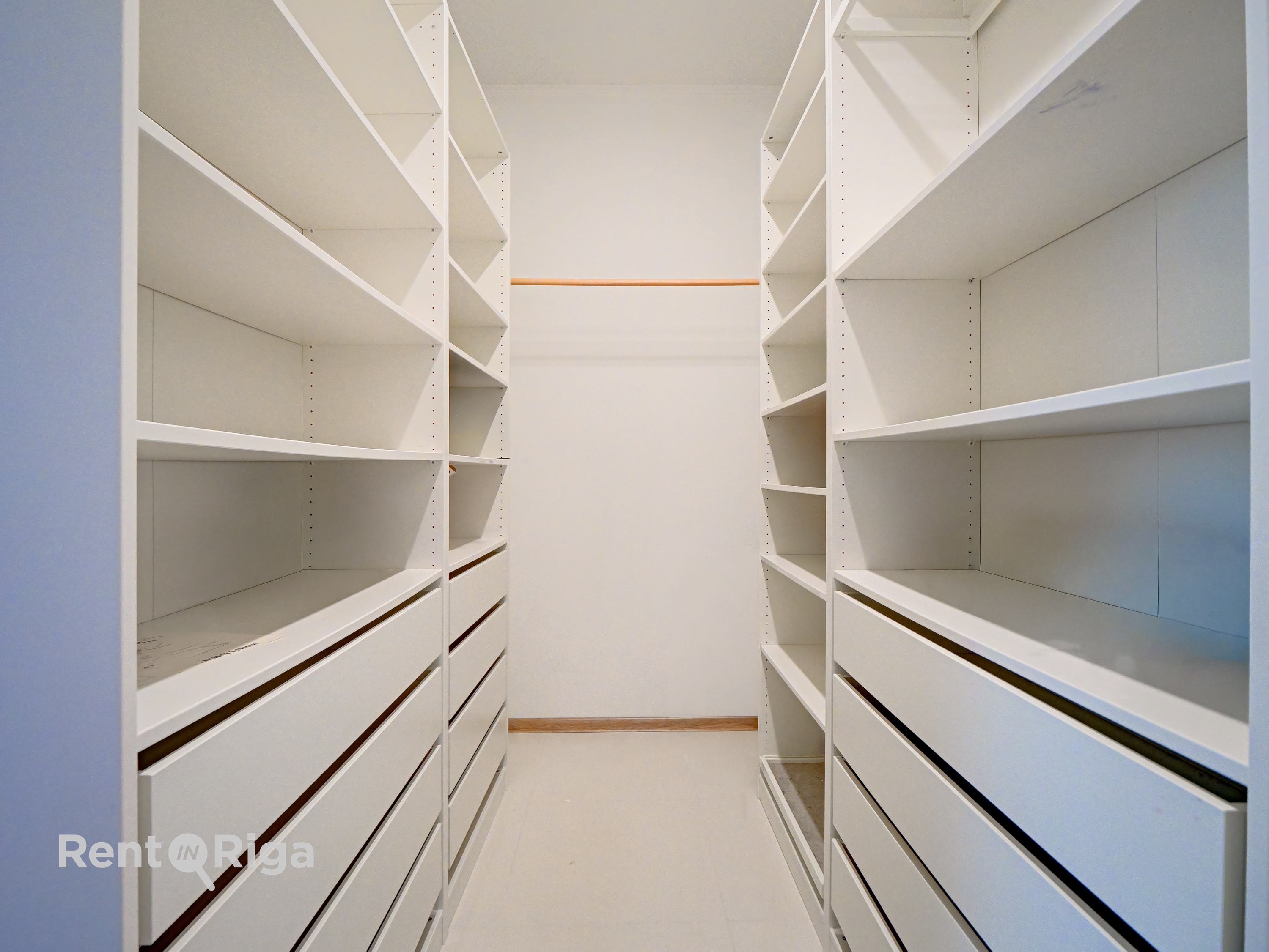 Izīrē māju, Ezera iela - Attēls 1