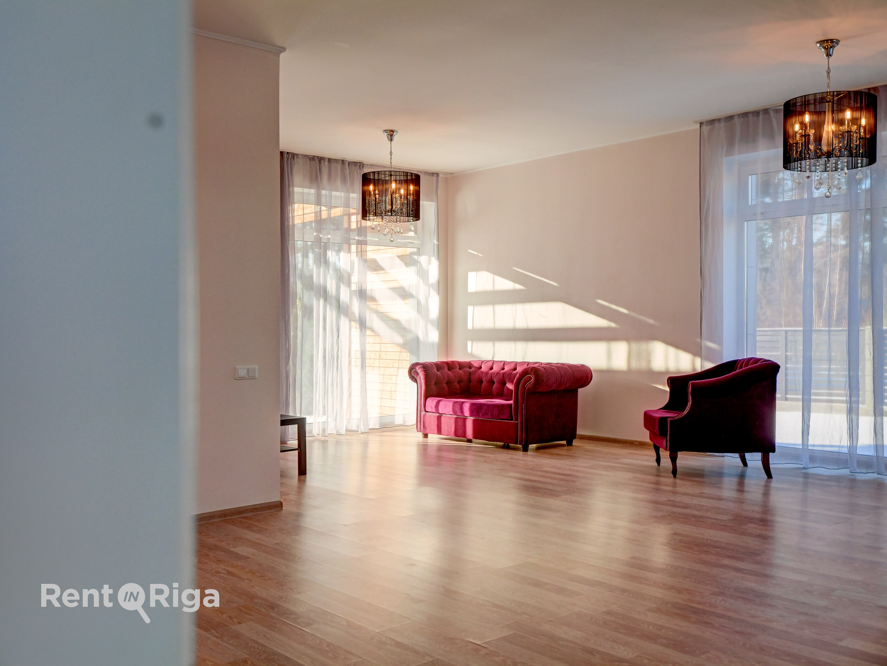 Izīrē māju, Ezera iela - Attēls 1