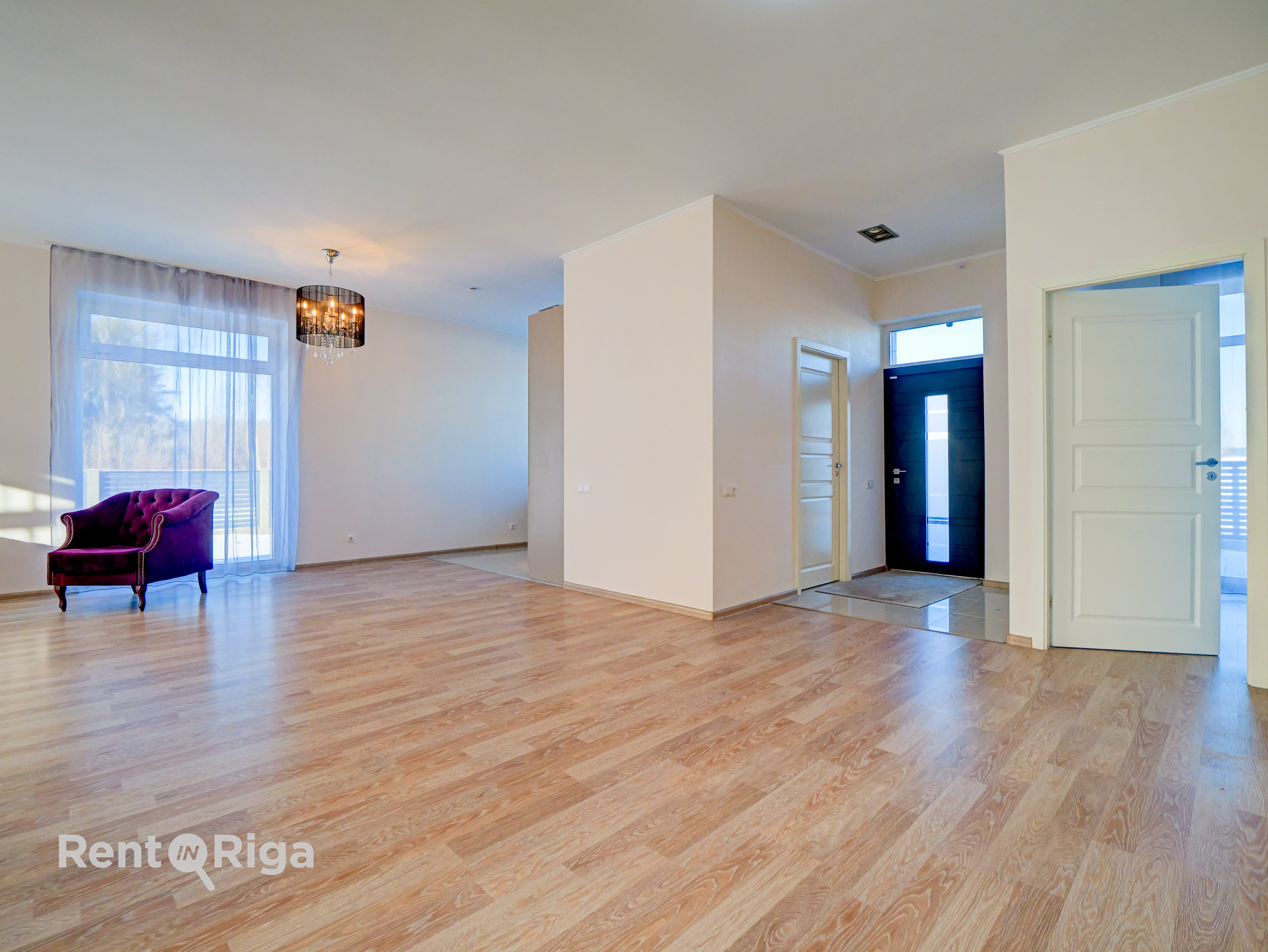 Izīrē māju, Ezera iela - Attēls 1