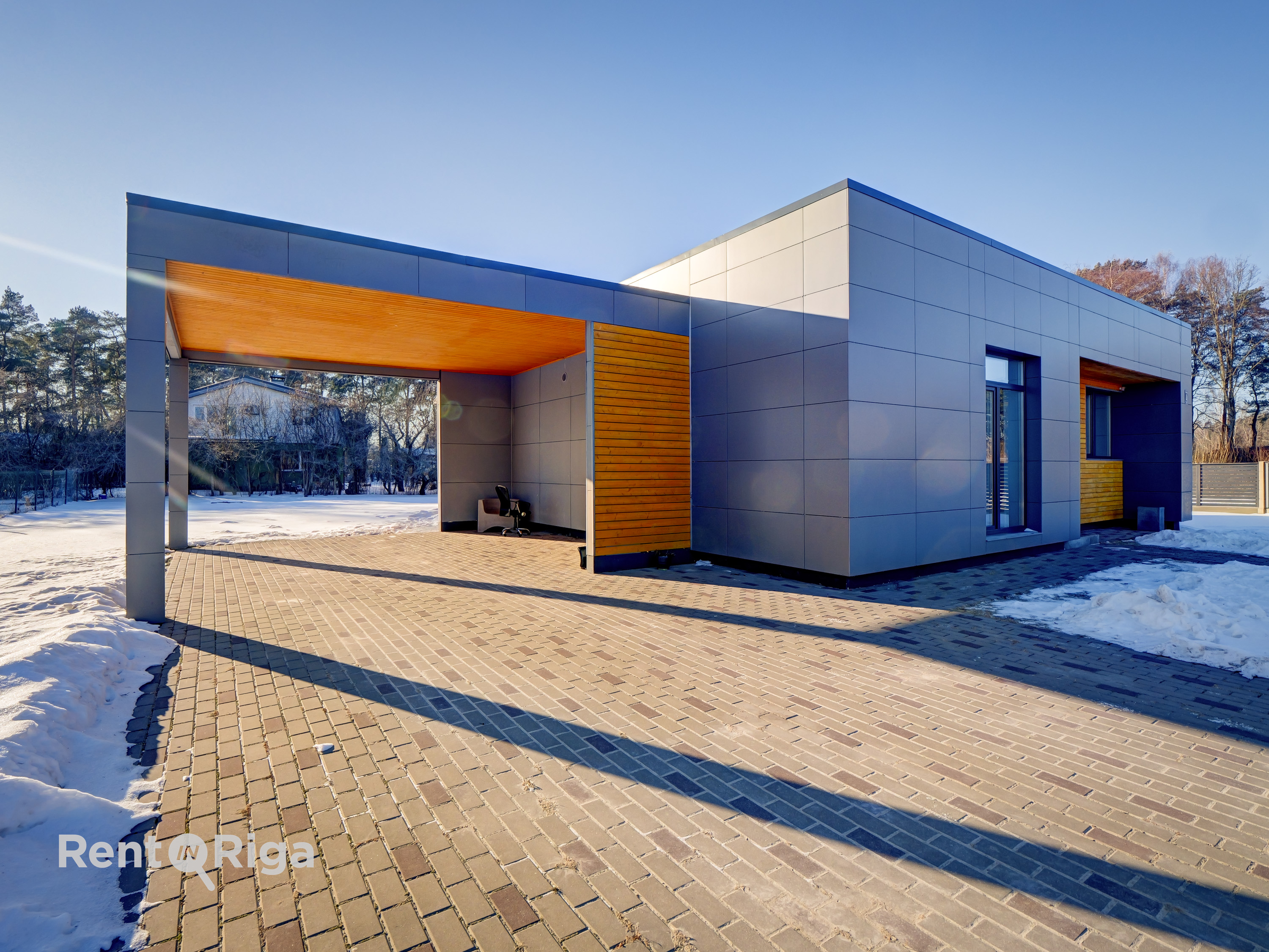 Izīrē māju, Ezera iela - Attēls 1