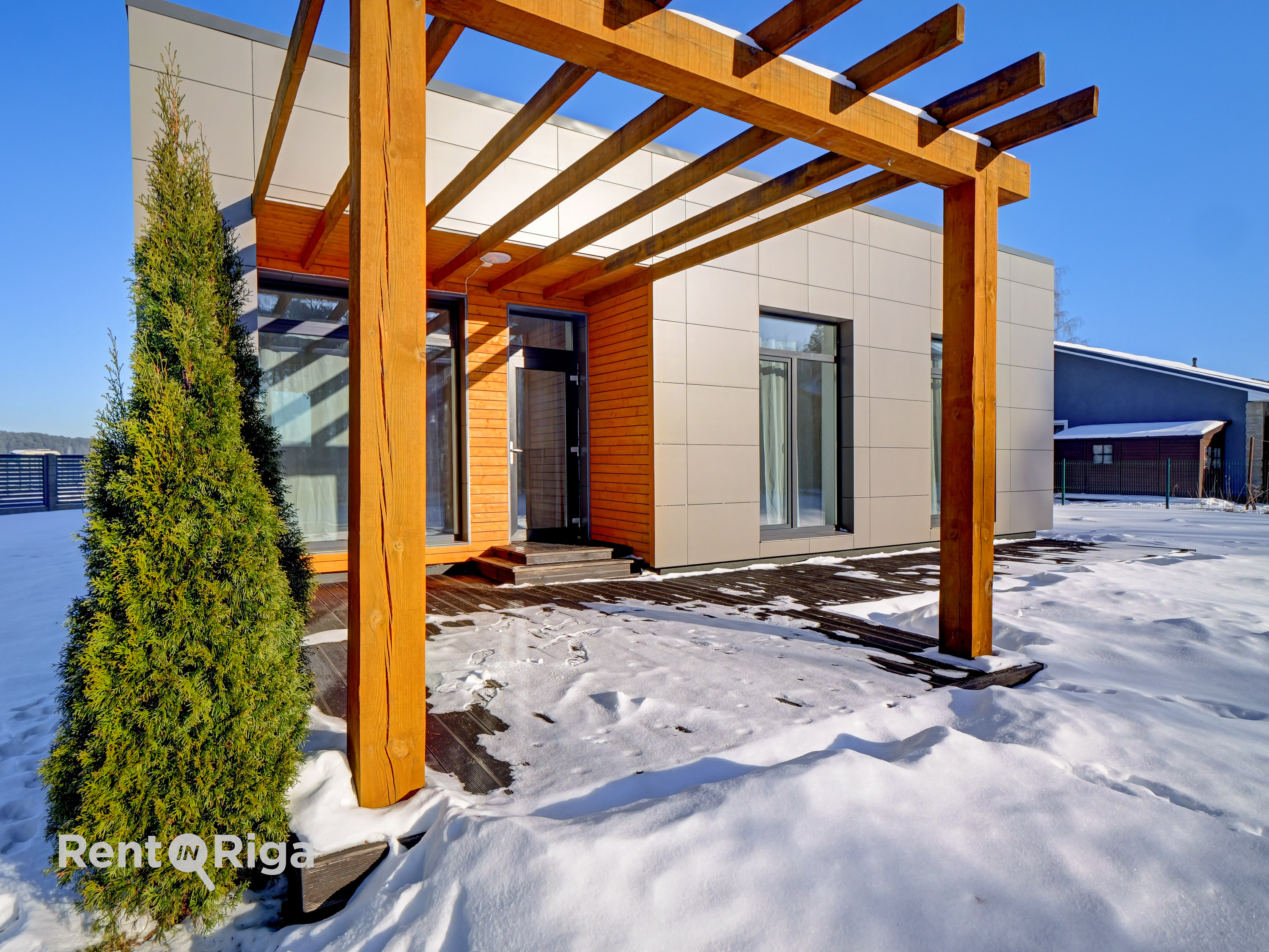 Izīrē māju, Ezera iela - Attēls 1