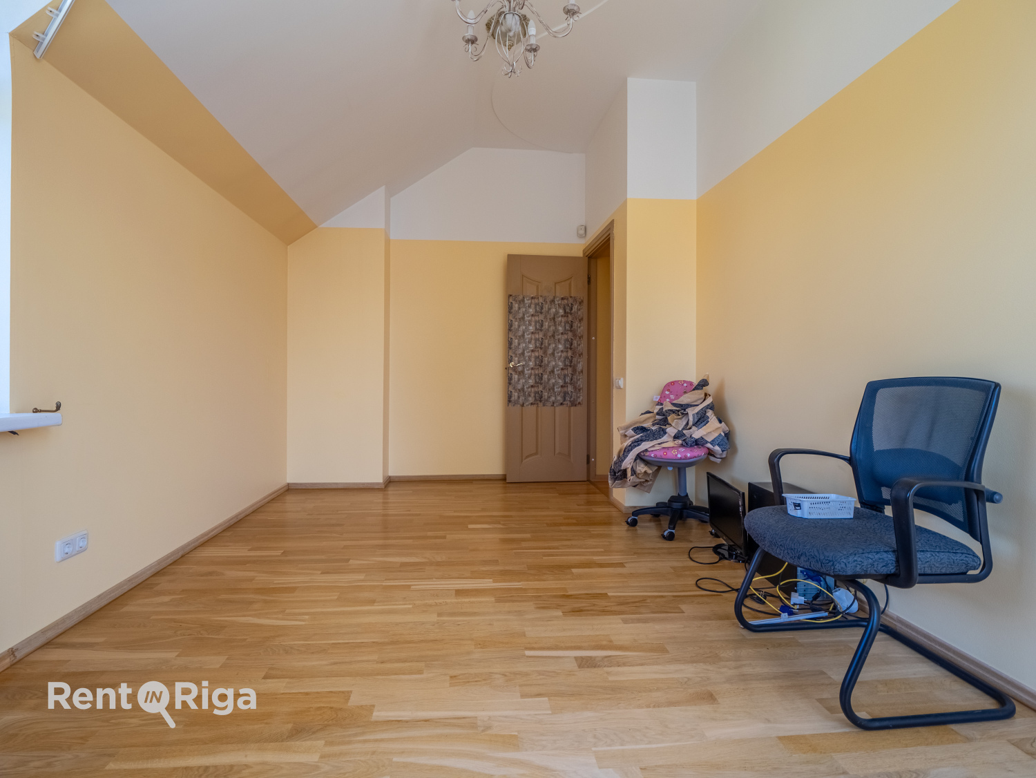 Pārdod māju, Buru iela - Attēls 1