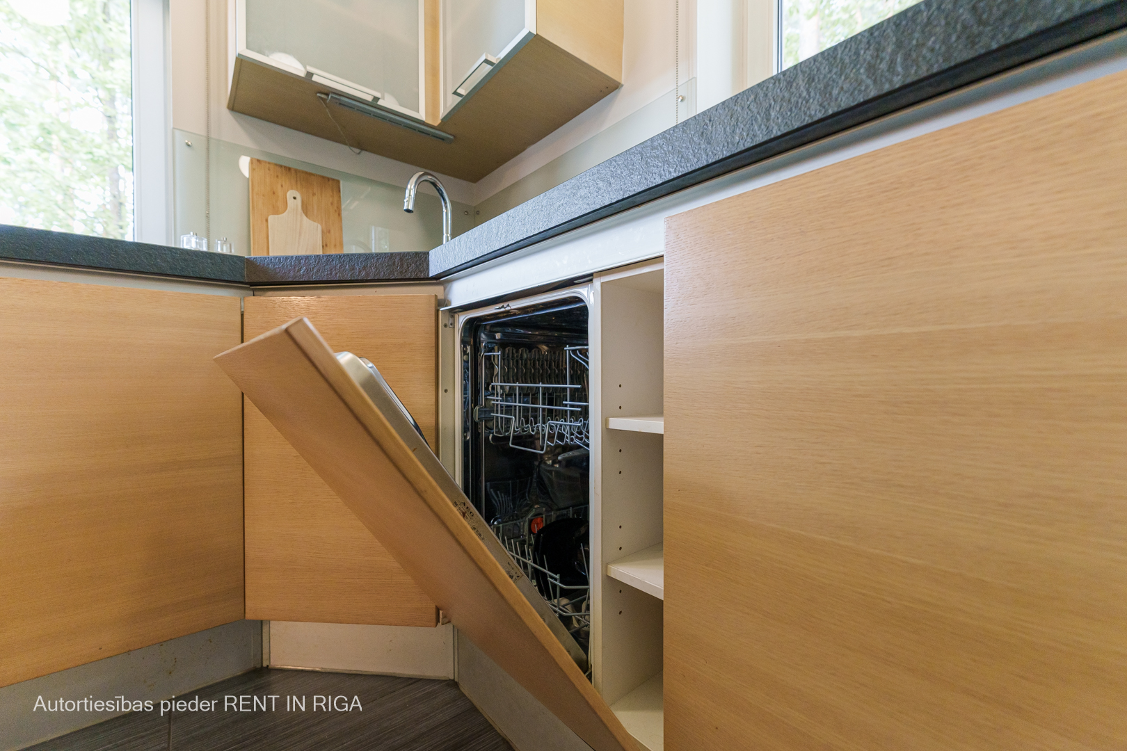 Pārdod māju, Apses iela - Attēls 1