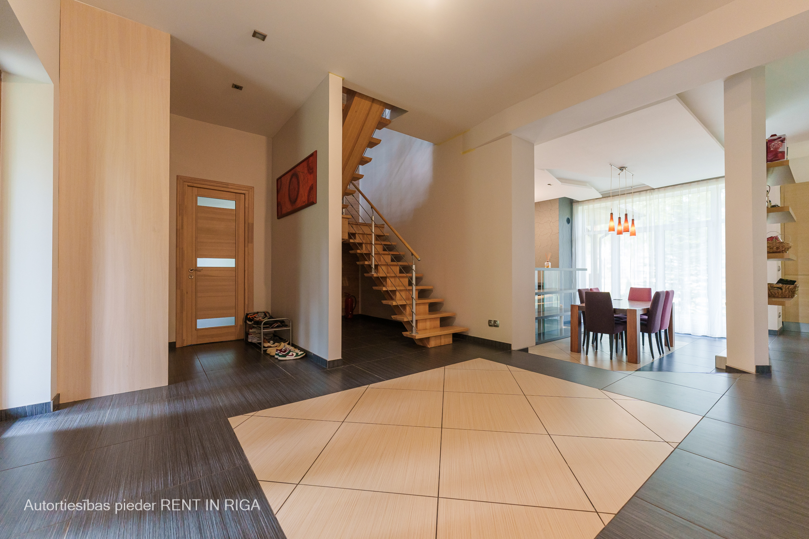 Pārdod māju, Apses iela - Attēls 1