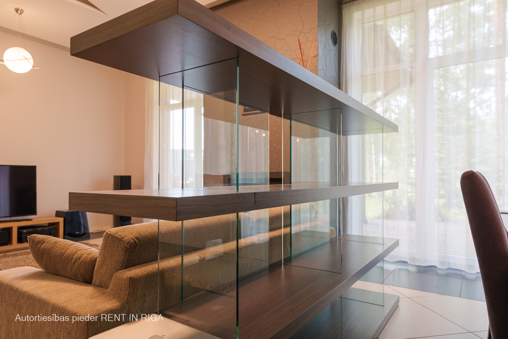 Pārdod māju, Apses iela - Attēls 1