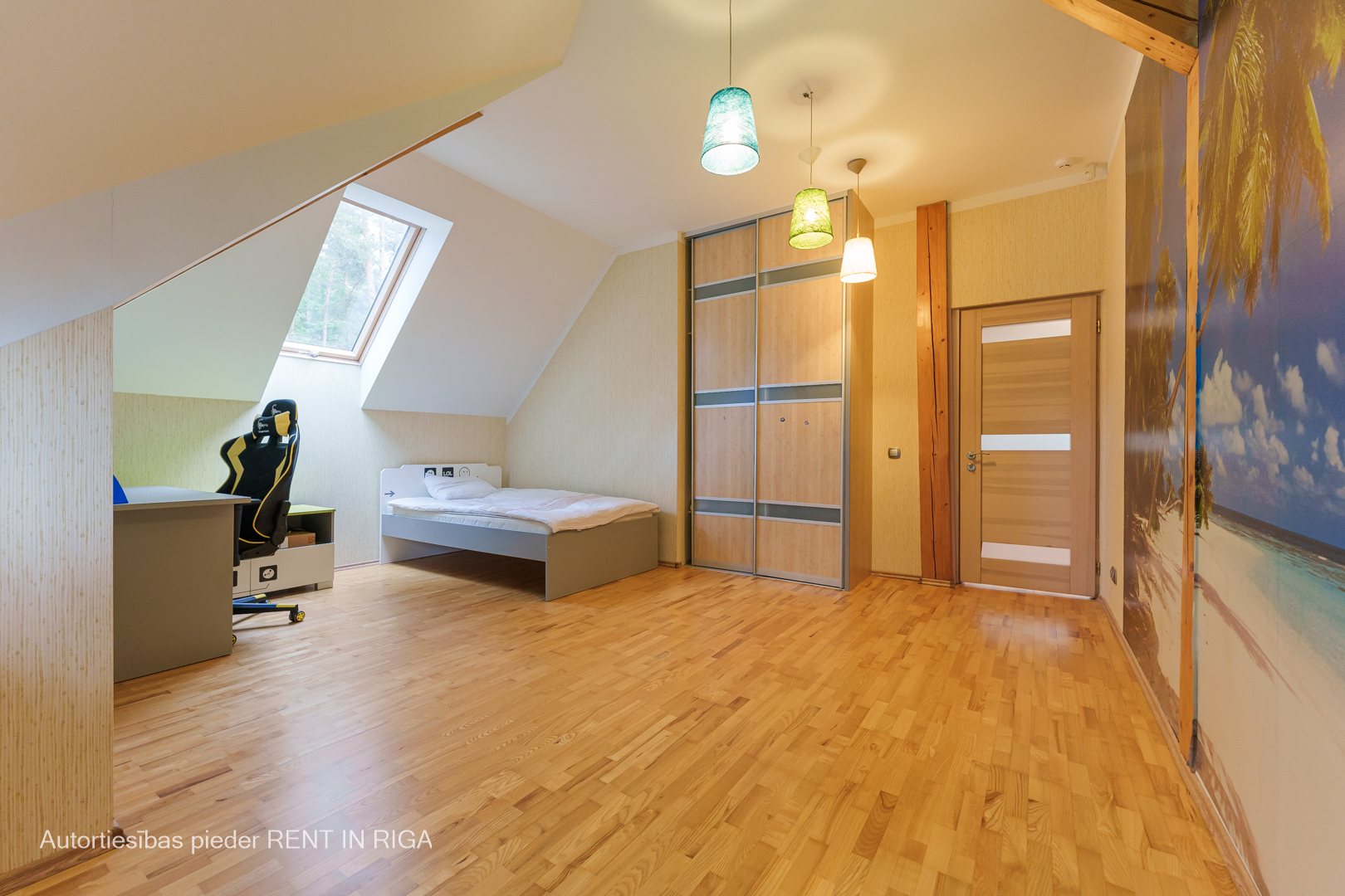 Pārdod māju, Apses iela - Attēls 1