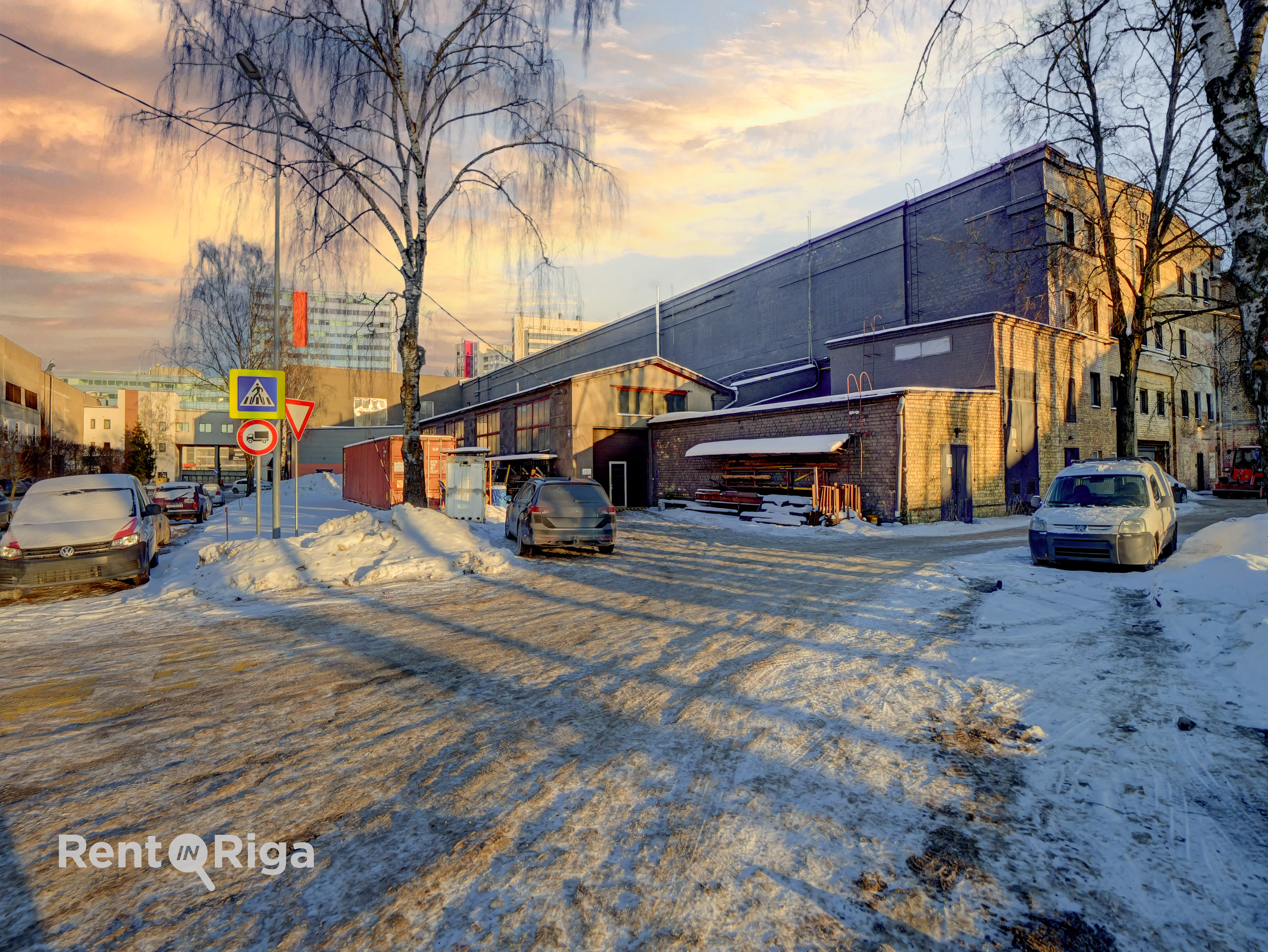 Iznomā noliktavu, Brīvības gatve iela - Attēls 1