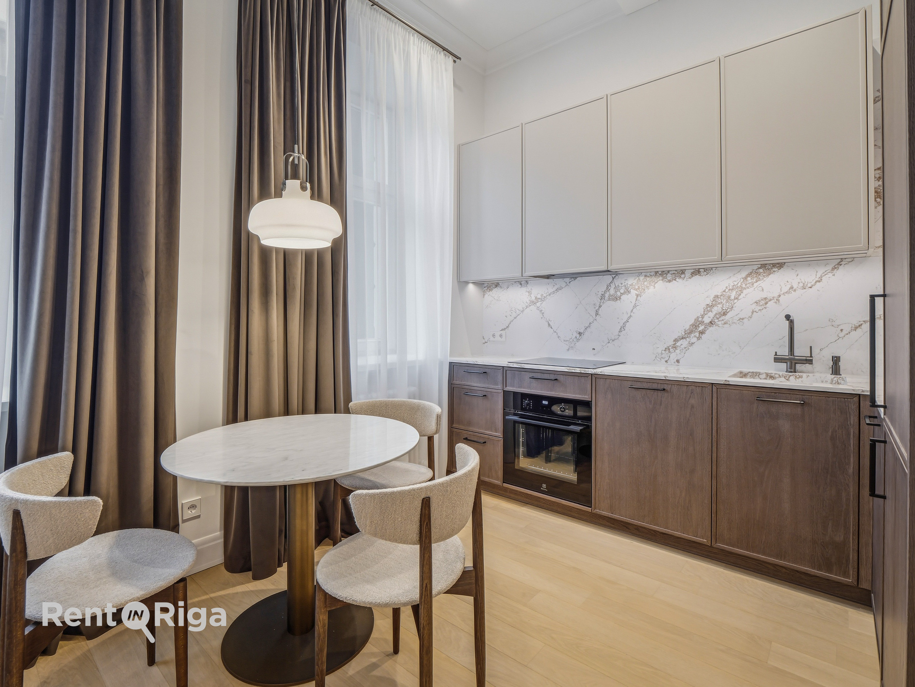 Pārdod dzīvokli, Raiņa bulvāris iela 27 - Attēls 1