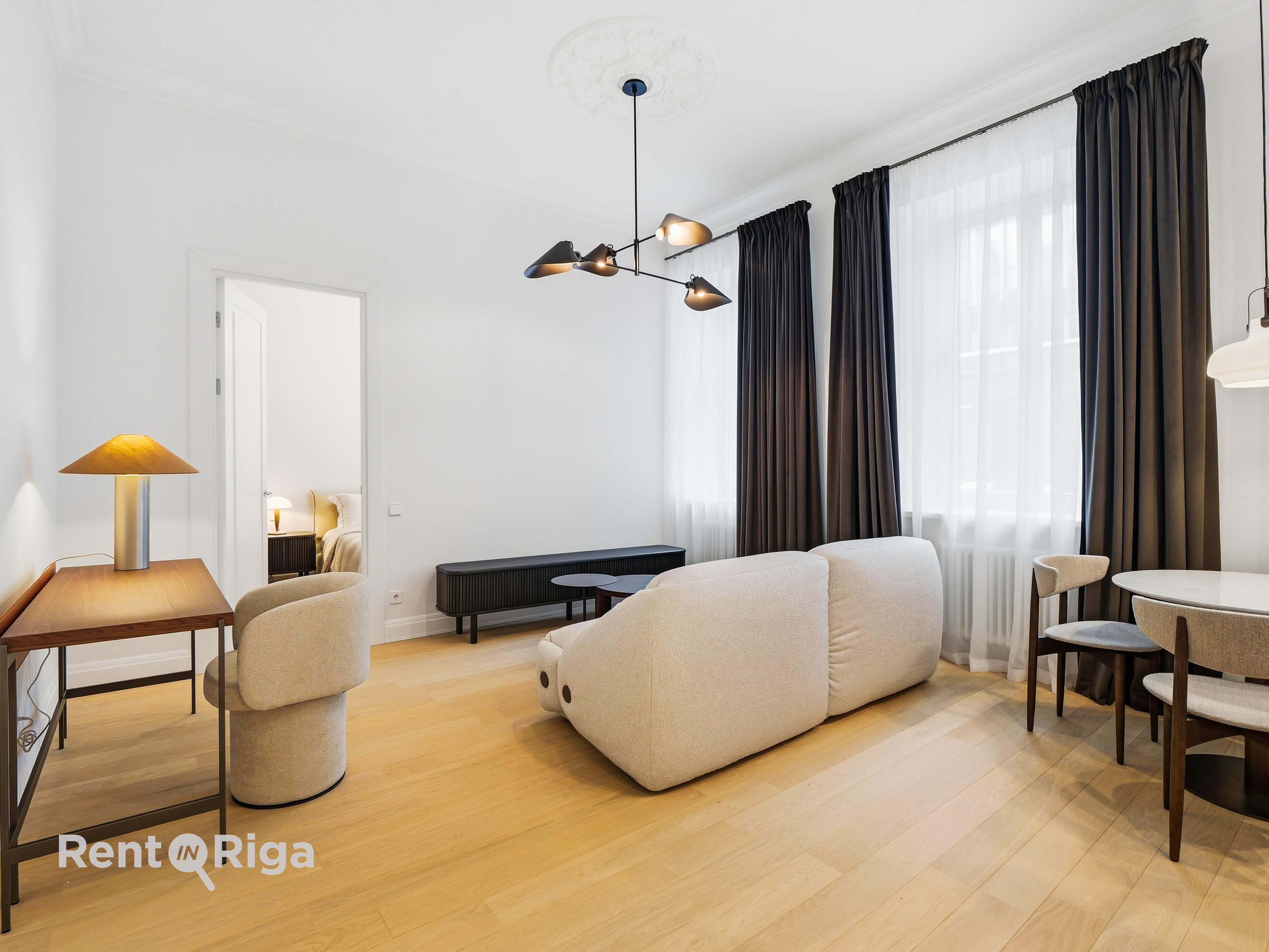 Pārdod dzīvokli, Raiņa bulvāris iela 27 - Attēls 1