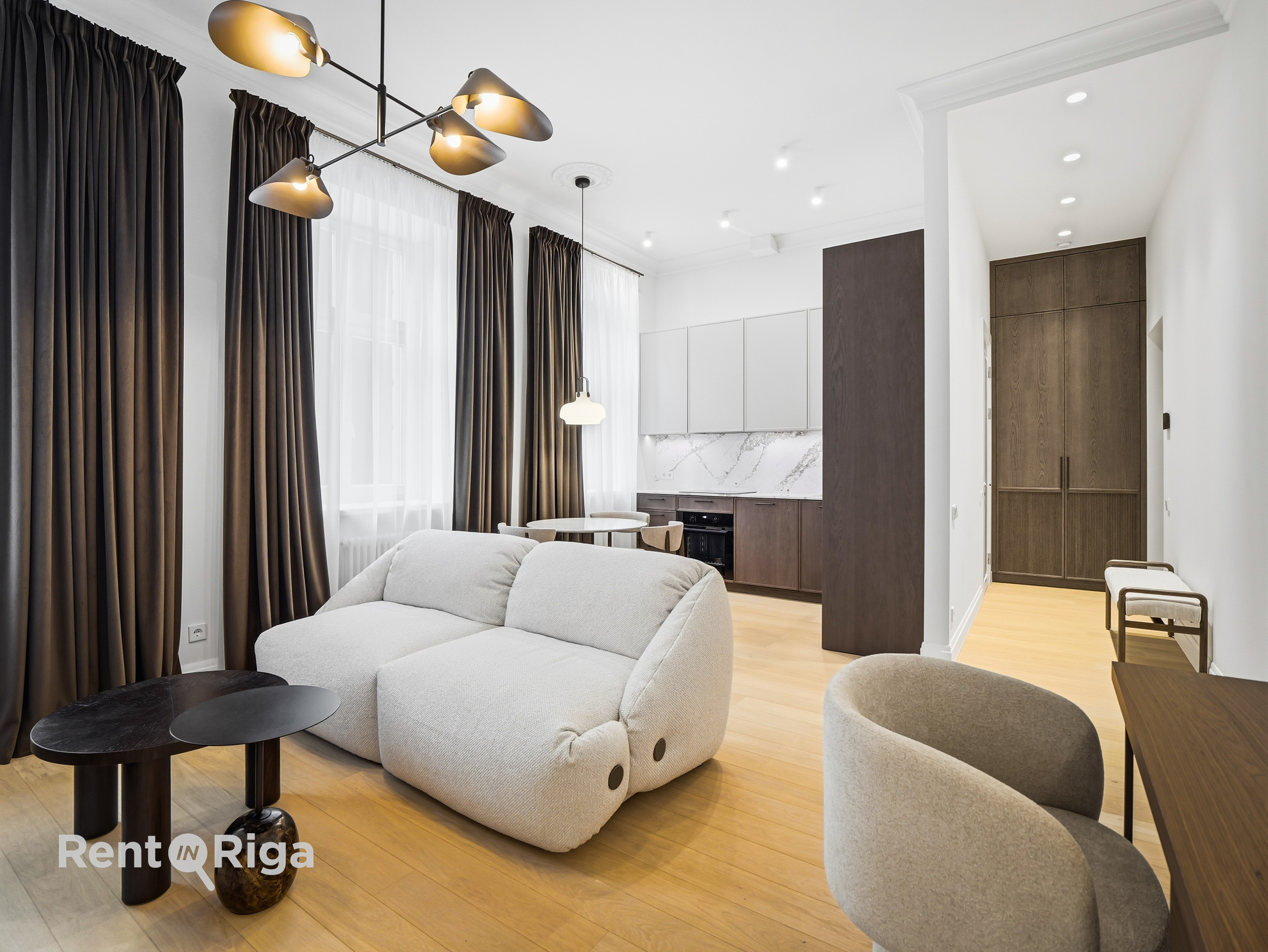 Pārdod dzīvokli, Raiņa bulvāris iela 27 - Attēls 1