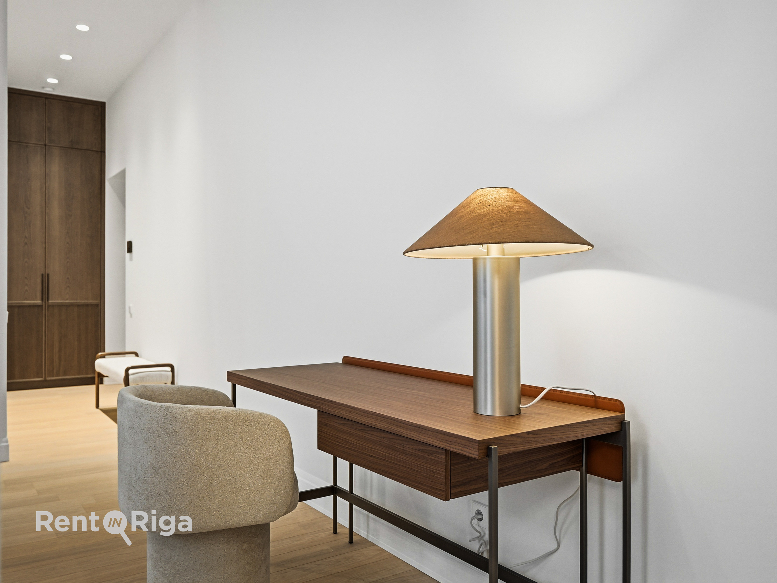 Pārdod dzīvokli, Raiņa bulvāris iela 27 - Attēls 1