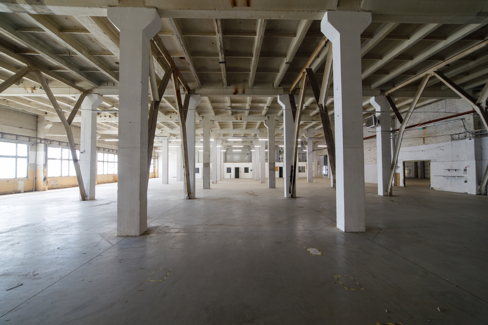 Iznomā noliktavu, Daugavgrīvas iela - Attēls 1