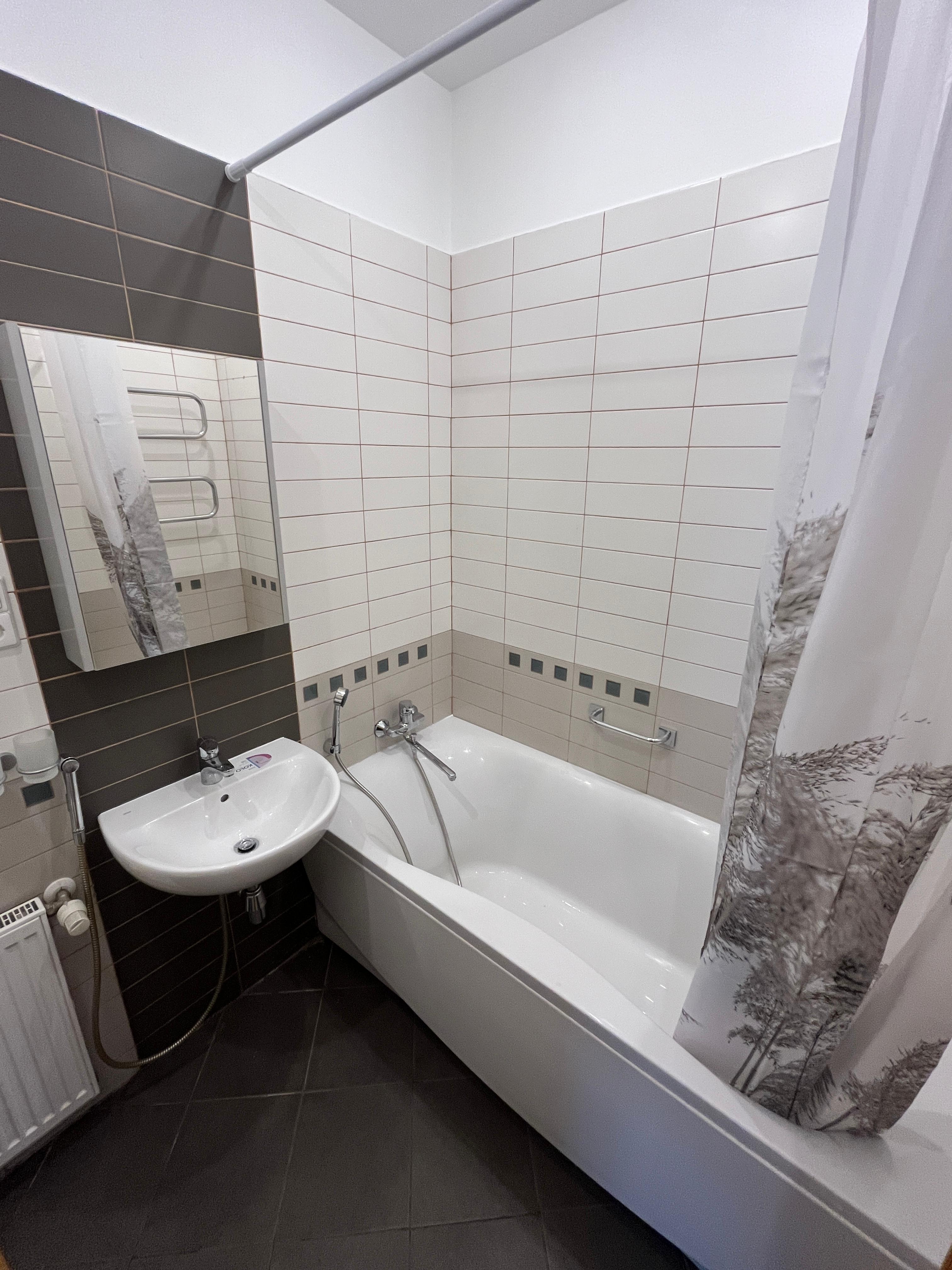 Izīrē dzīvokli, Etnas iela 10 - Attēls 1