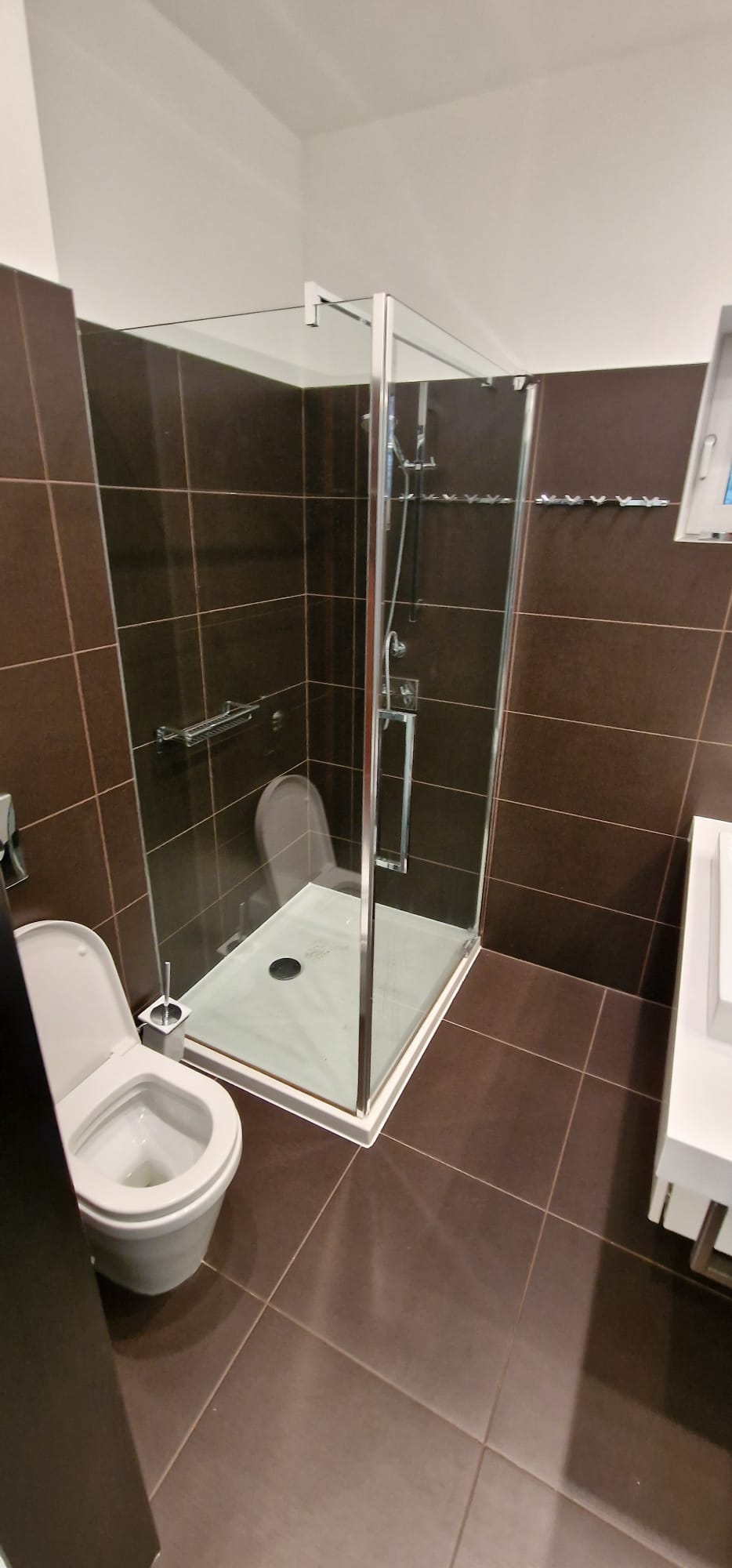 Izīrē māju, Alderi - Attēls 1