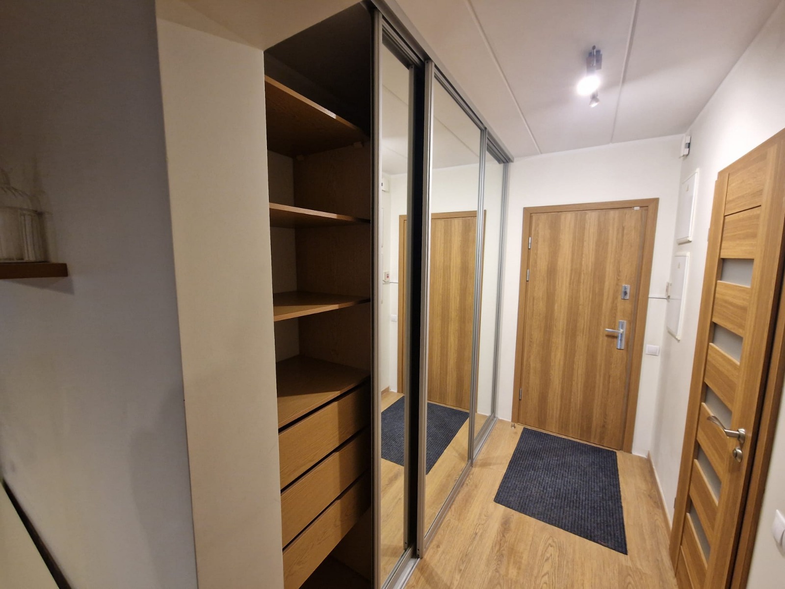 Izīrē dzīvokli, Zaļenieku iela 21 - Attēls 1