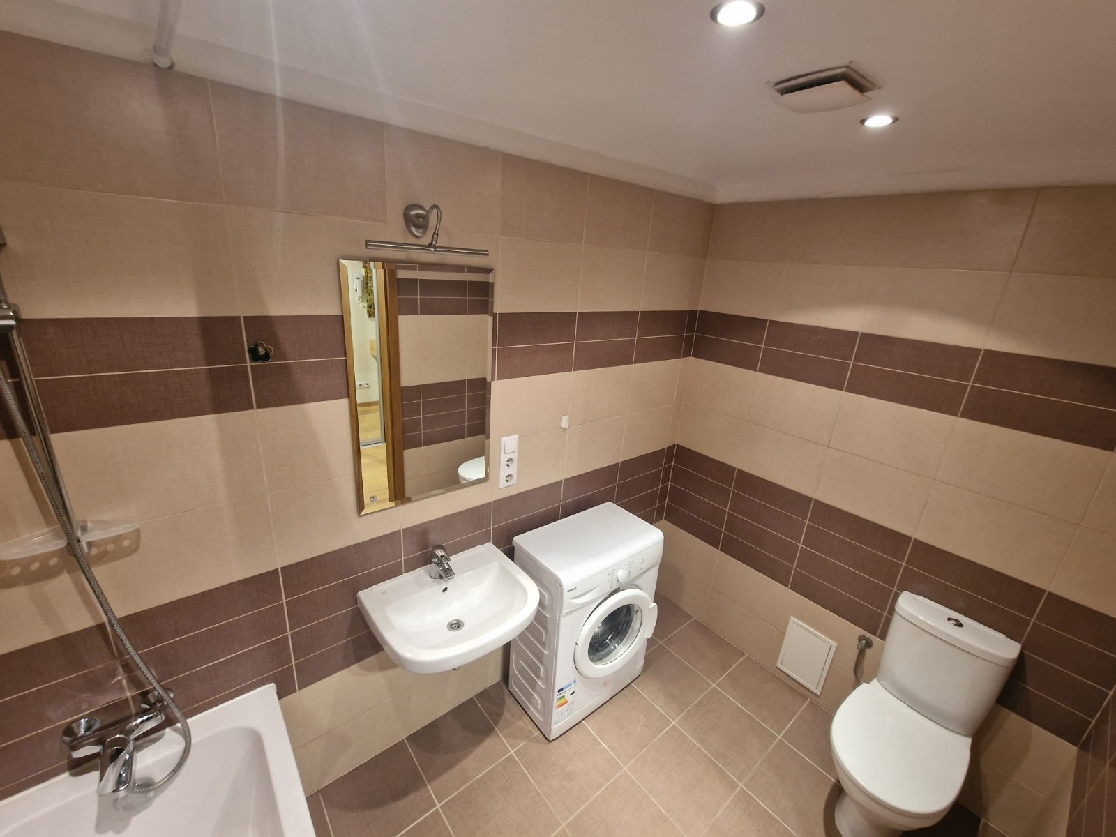 Izīrē dzīvokli, Zaļenieku iela 21 - Attēls 1