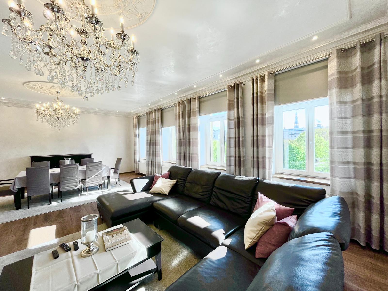 Pārdod dzīvokli, Raiņa bulvāris 17 - Attēls 1