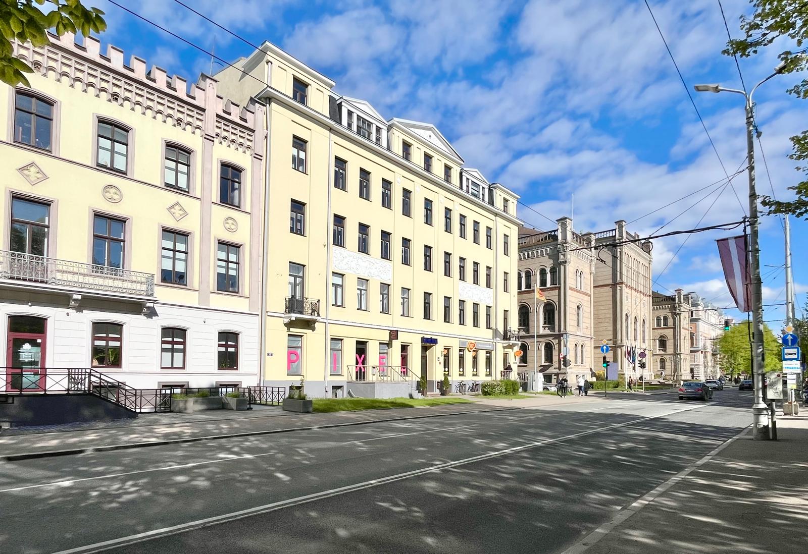 Pārdod dzīvokli, Raiņa bulvāris 17 - Attēls 1