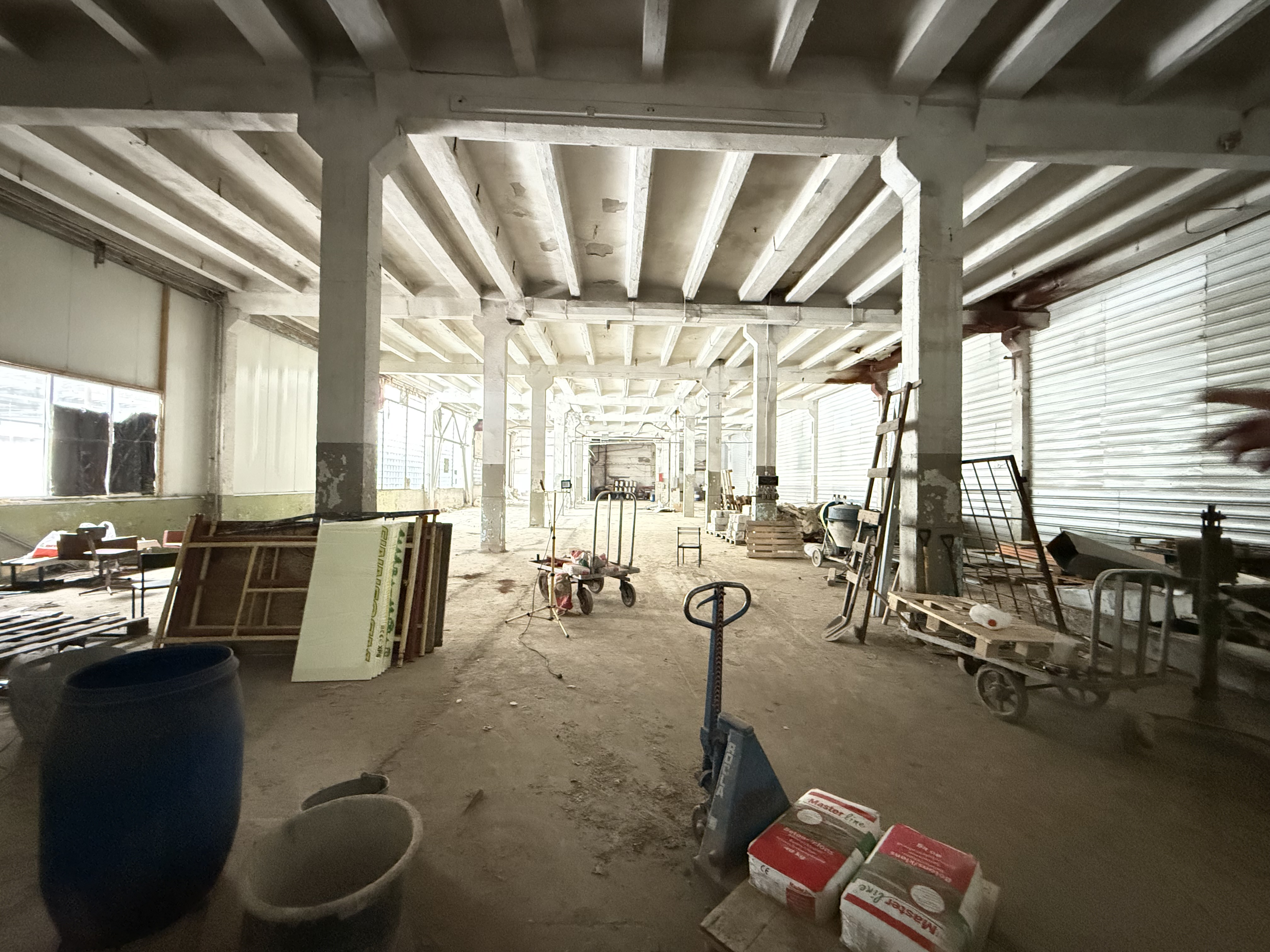 Iznomā noliktavu, Brīvības gatve iela - Attēls 1