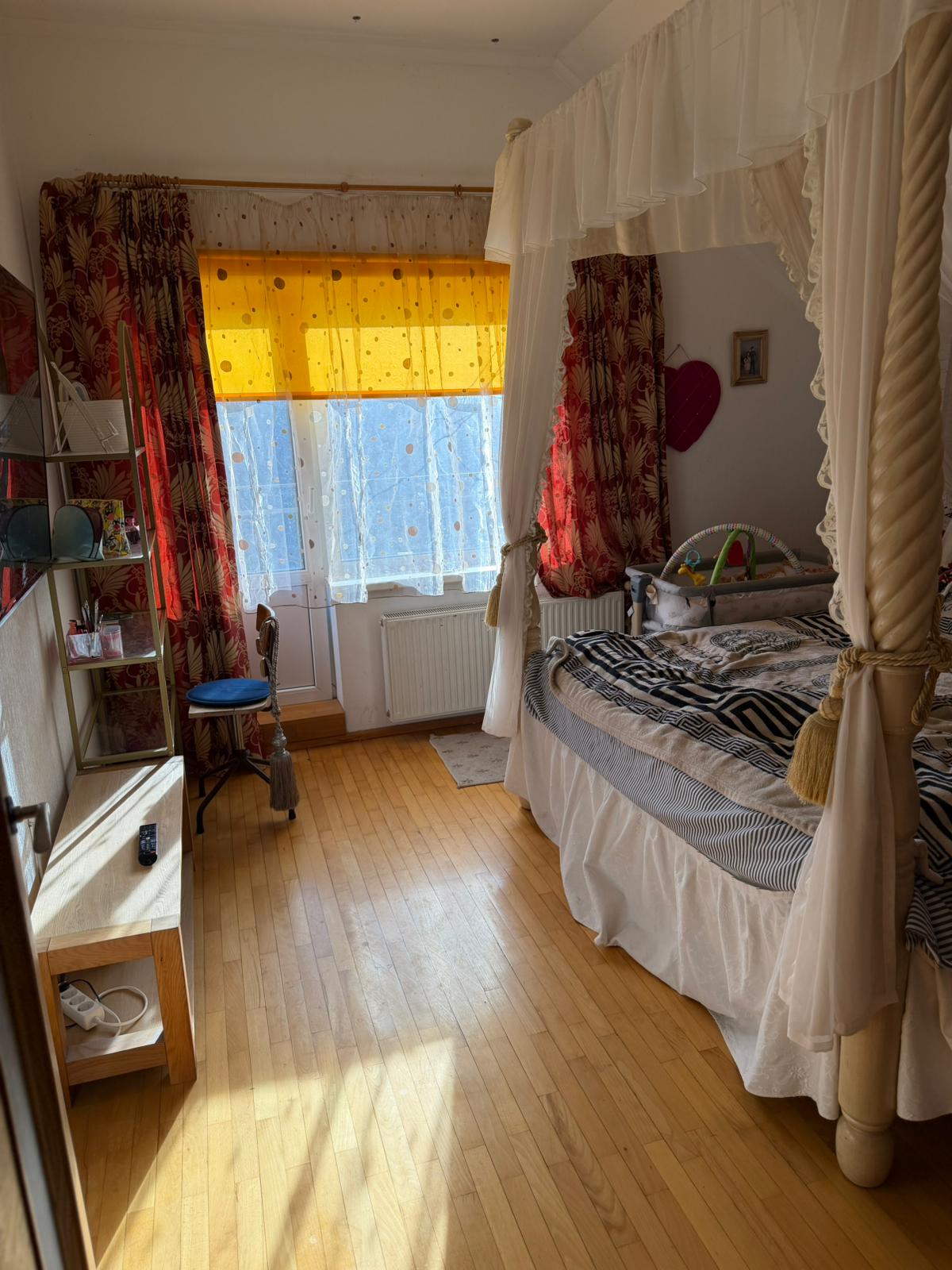 Pārdod māju, Ērkšķu iela iela - Attēls 1