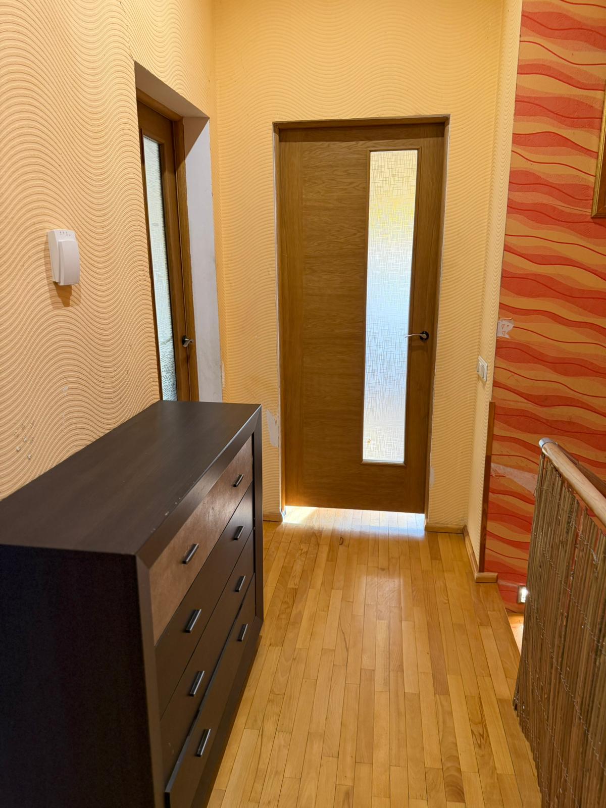 Pārdod māju, Ērkšķu iela iela - Attēls 1