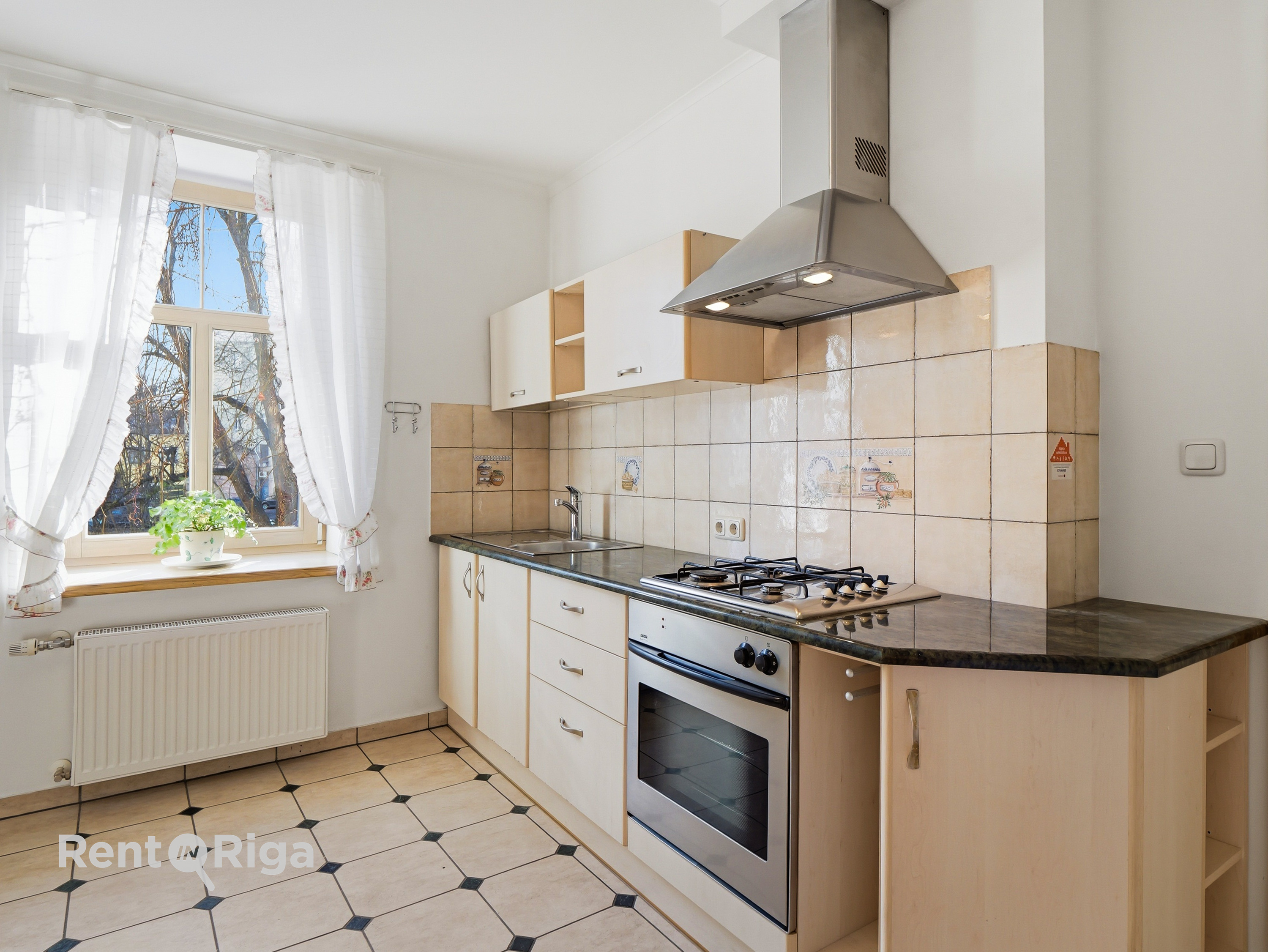 Izīrē dzīvokli, Miera iela 12 - Attēls 1