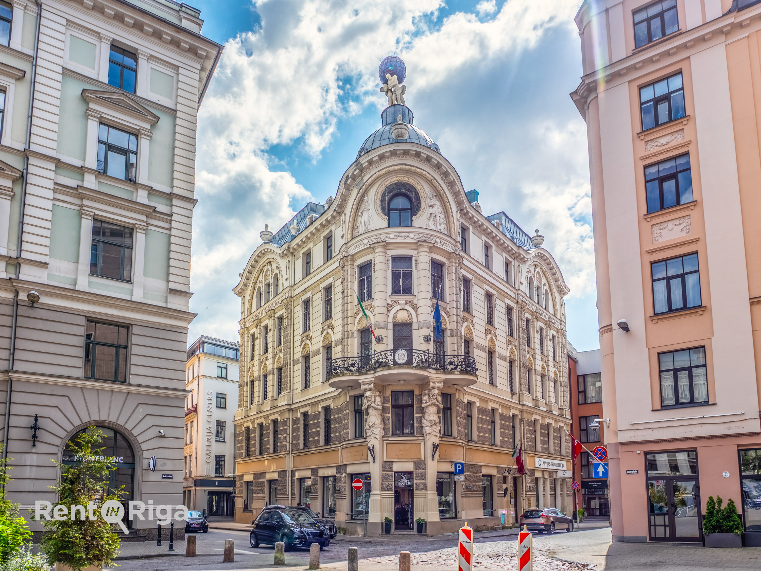 Pārdod namīpašumu, Teātra iela - Attēls 1