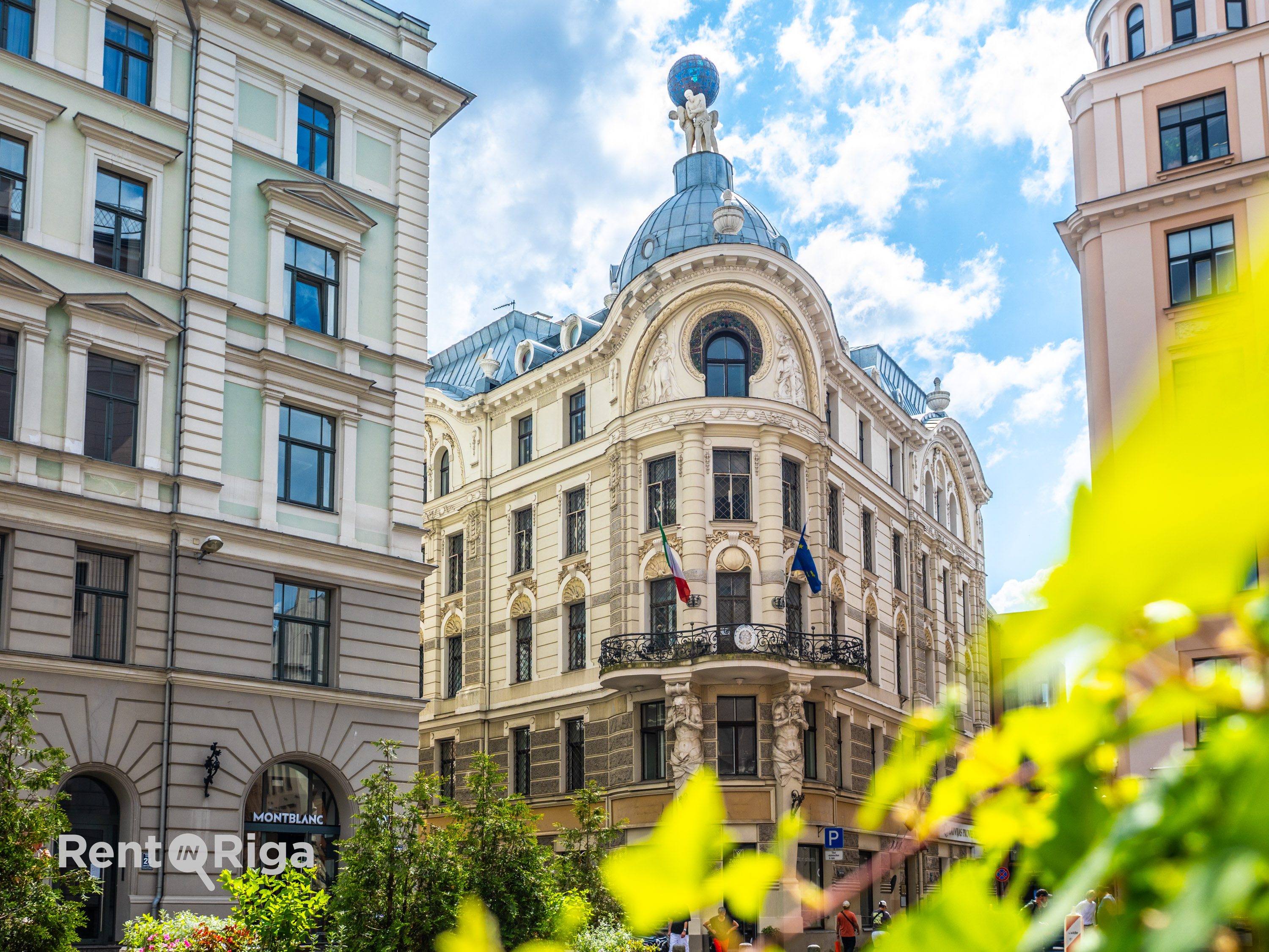 Pārdod namīpašumu, Teātra iela - Attēls 1