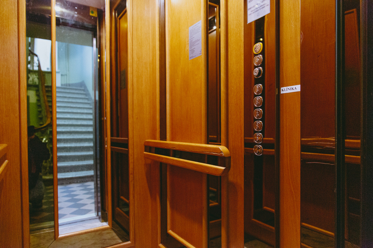 Pārdod namīpašumu, Teātra iela - Attēls 1